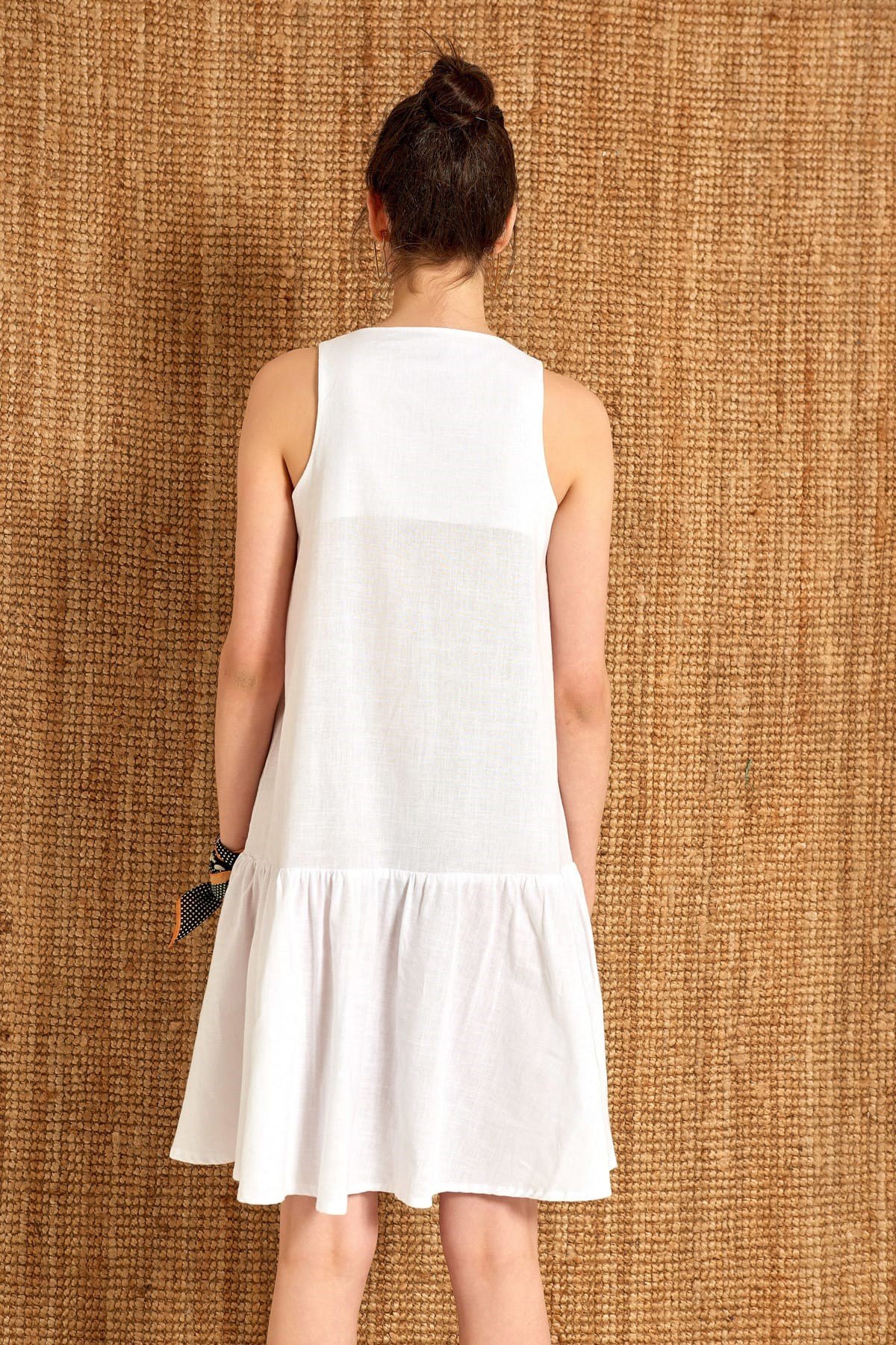 2120-Beyaz Kolsuz Eteği Fırfırlı Elbise-12K