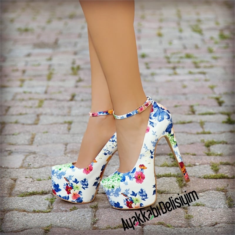 Mavi Çiçek Desenli Beyaz Yüksek Topuklu Platform Ayakkabı
