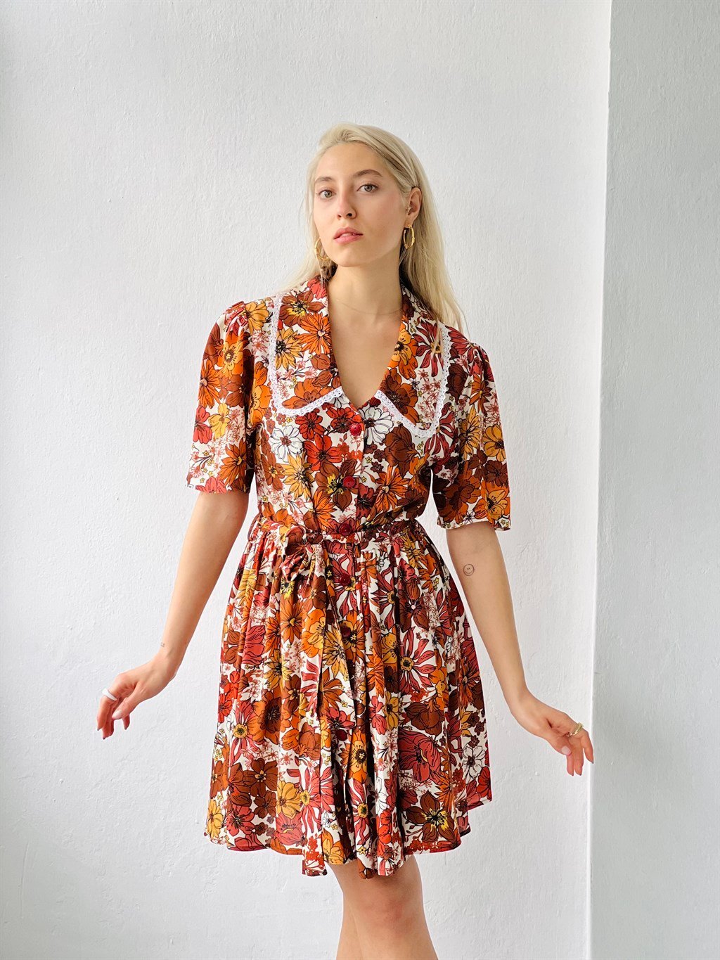 Karışık Renkli Geniş Yaka Kadın Çiçekli Elbise | Retrobird