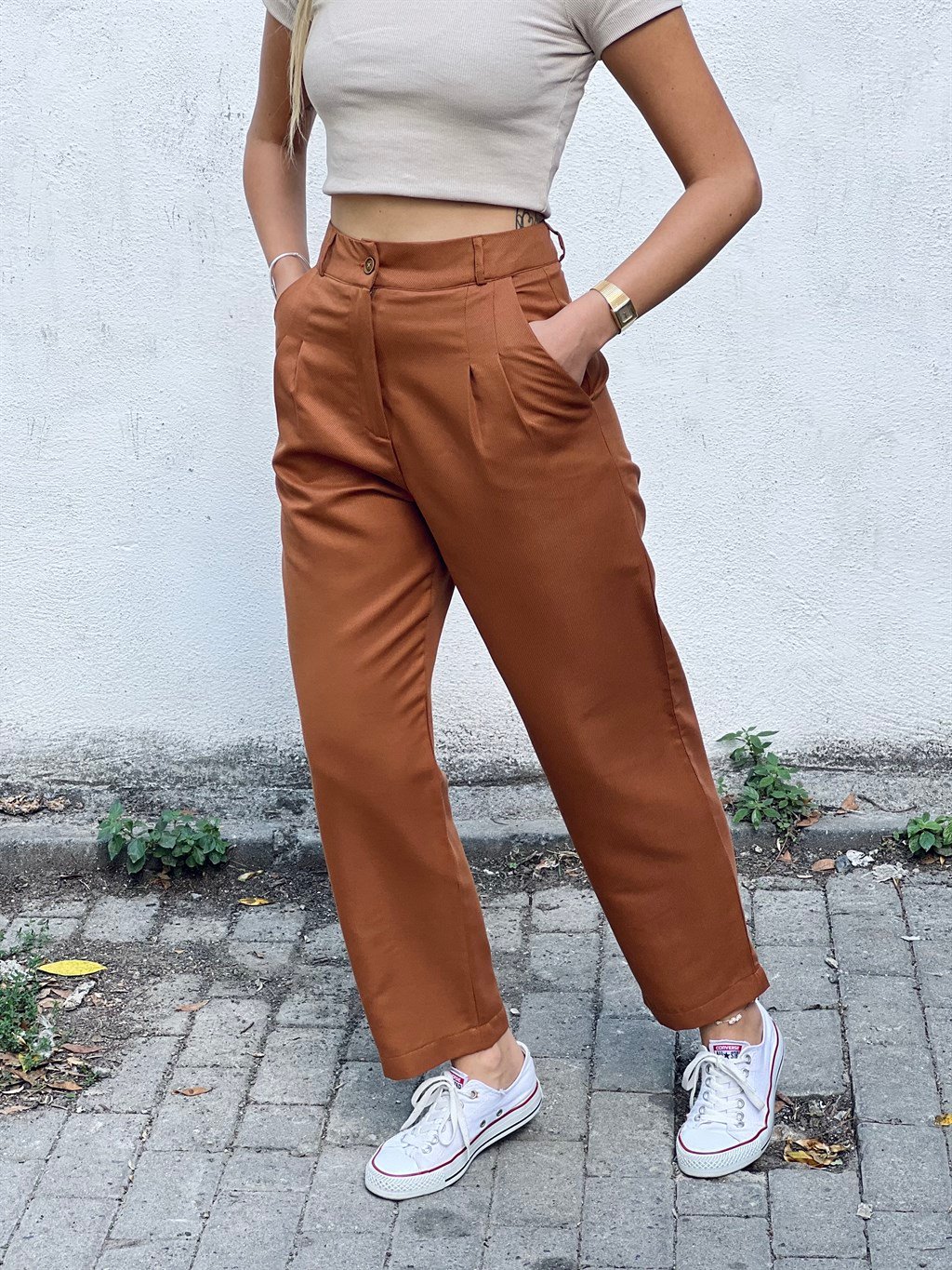 Women's Pleated High-Waisted Pants