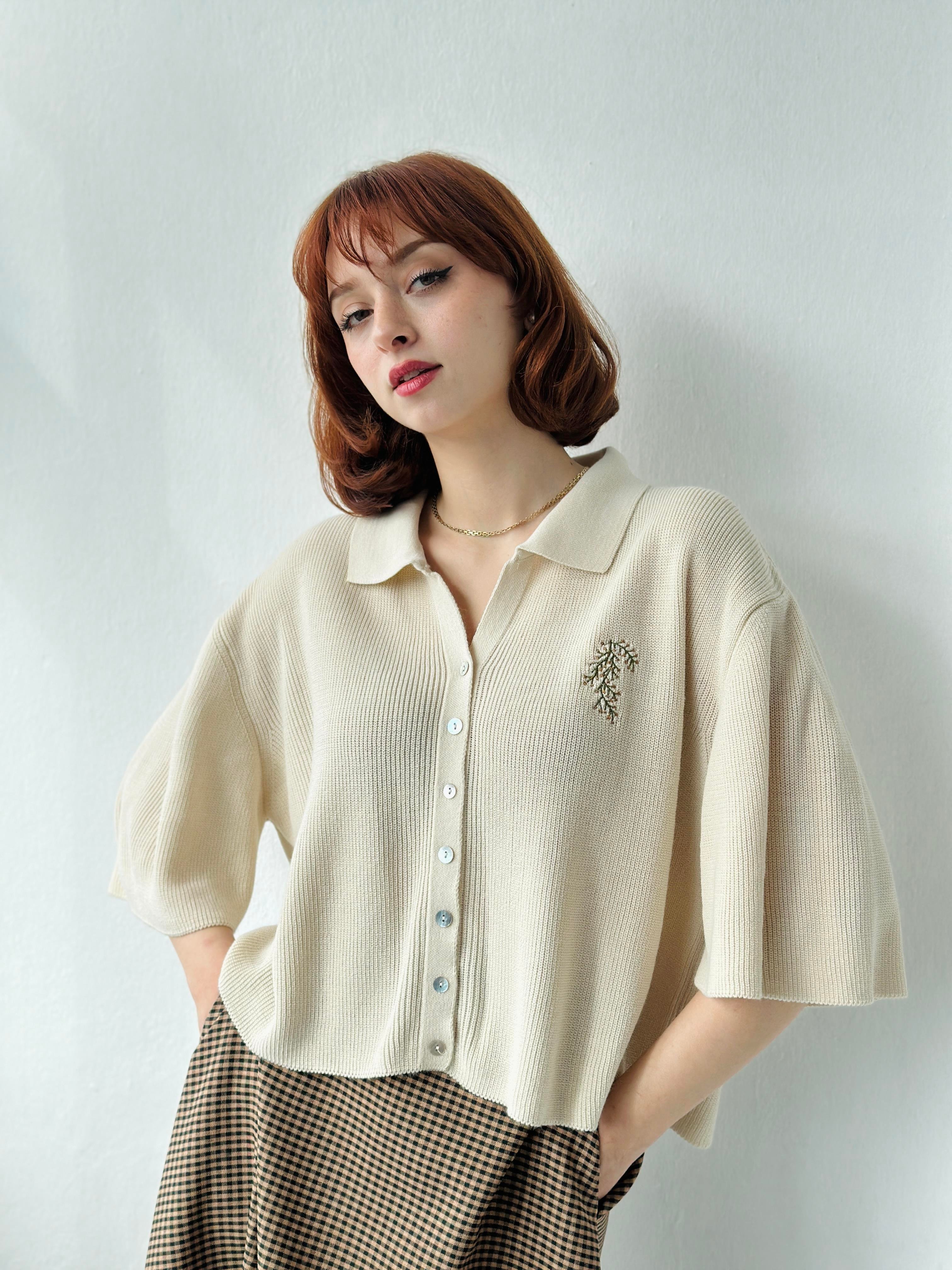 Retrobird Loose and Short Sleeve Beige Colored Women s Cardigan with Embroidery Detail Retrobird