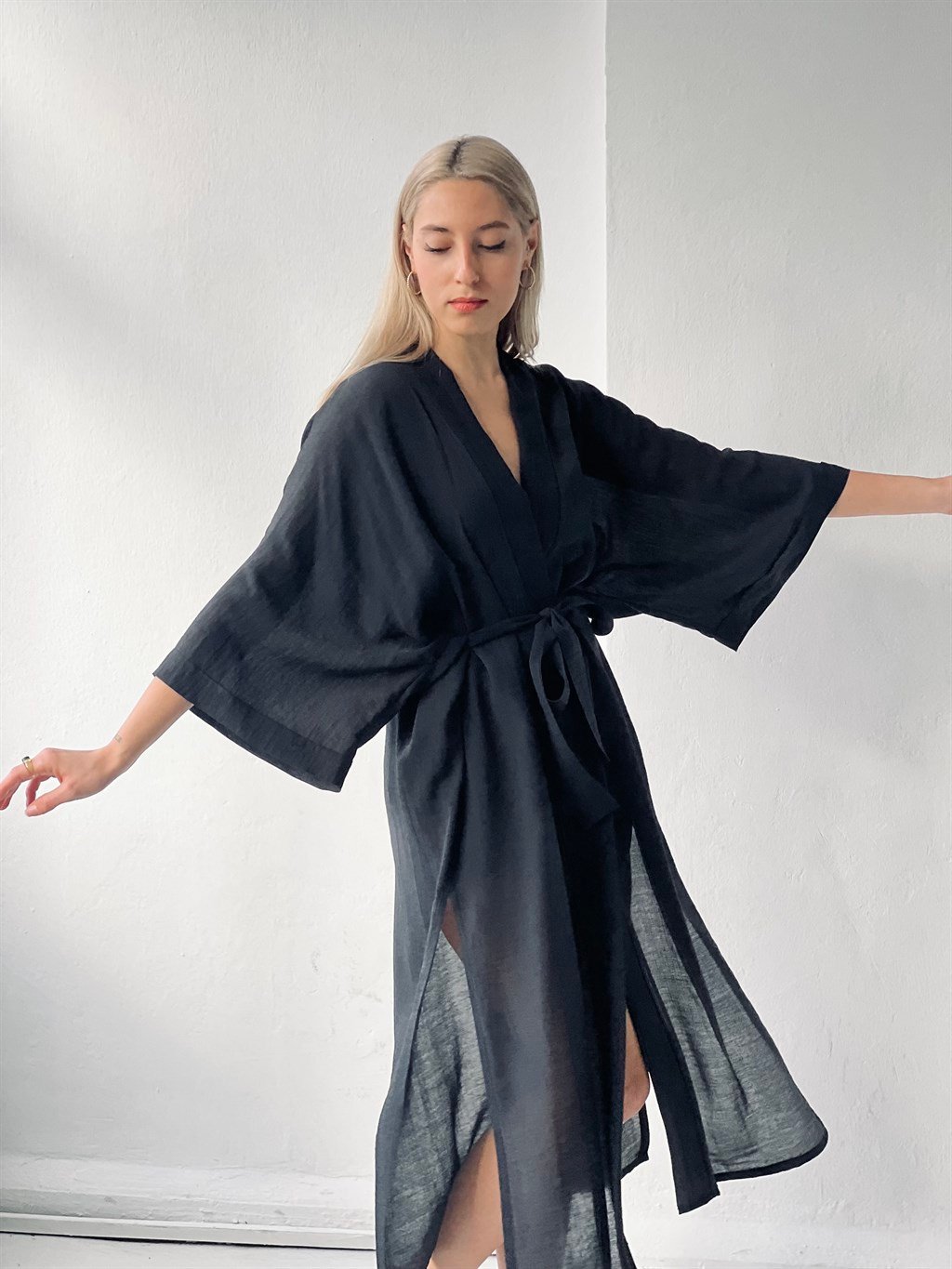 Retrobird Rahat Kesim Siyah Renkli Viskon Kumaş Kadın Standart Kemerli Uzun  Kimono | Retrobird