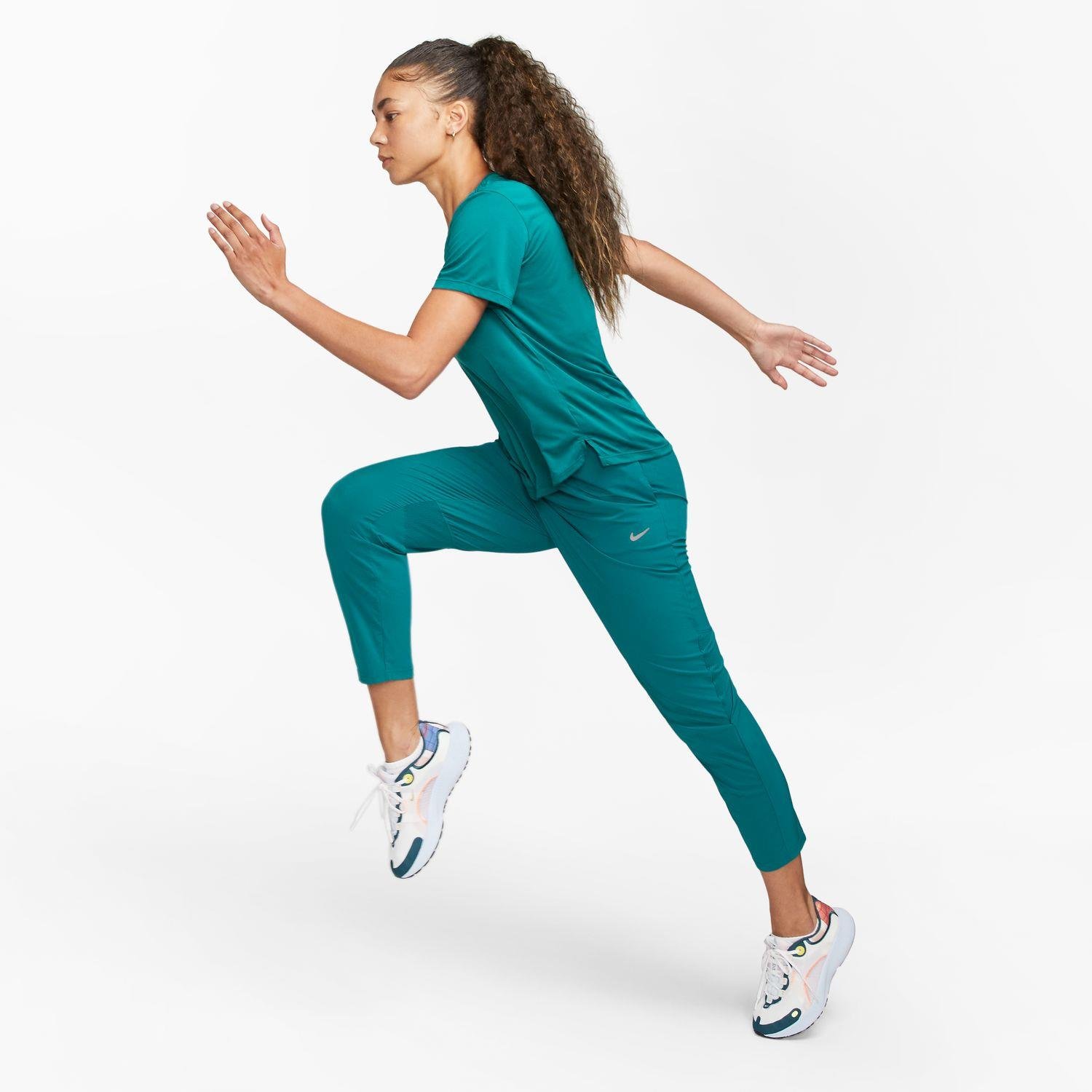 Nike Dri-Fit Go Firm-Support Mid-Rise Running Kadın Eşofman Altı FB7029-381