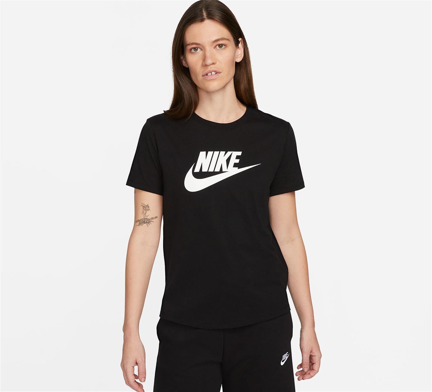 Nike Sportswear Essential Kısa Kollu Kadın Tişört DX7906-010