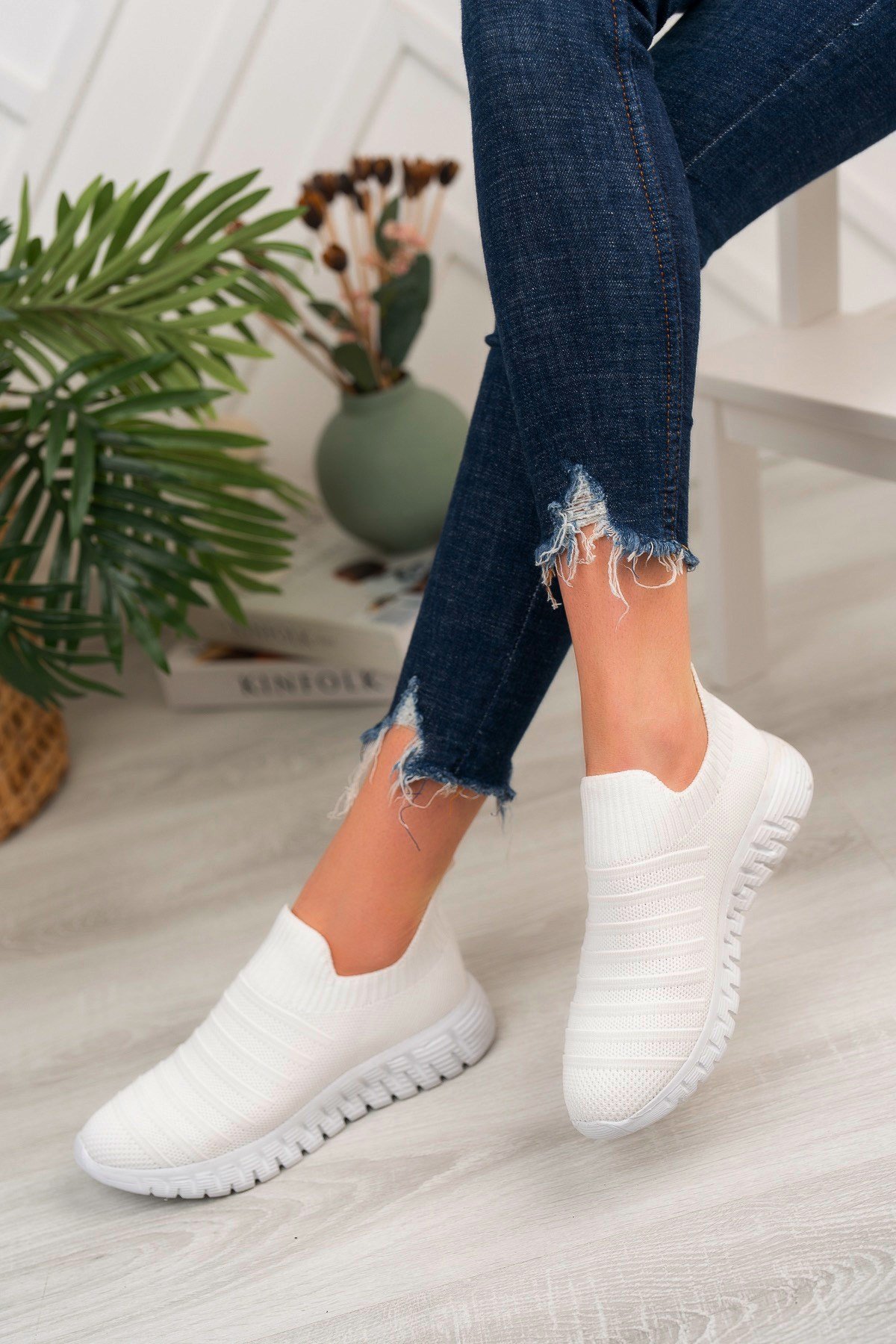 Bağcıksız Beyaz Triko Kadın Spor Ayakkabı
