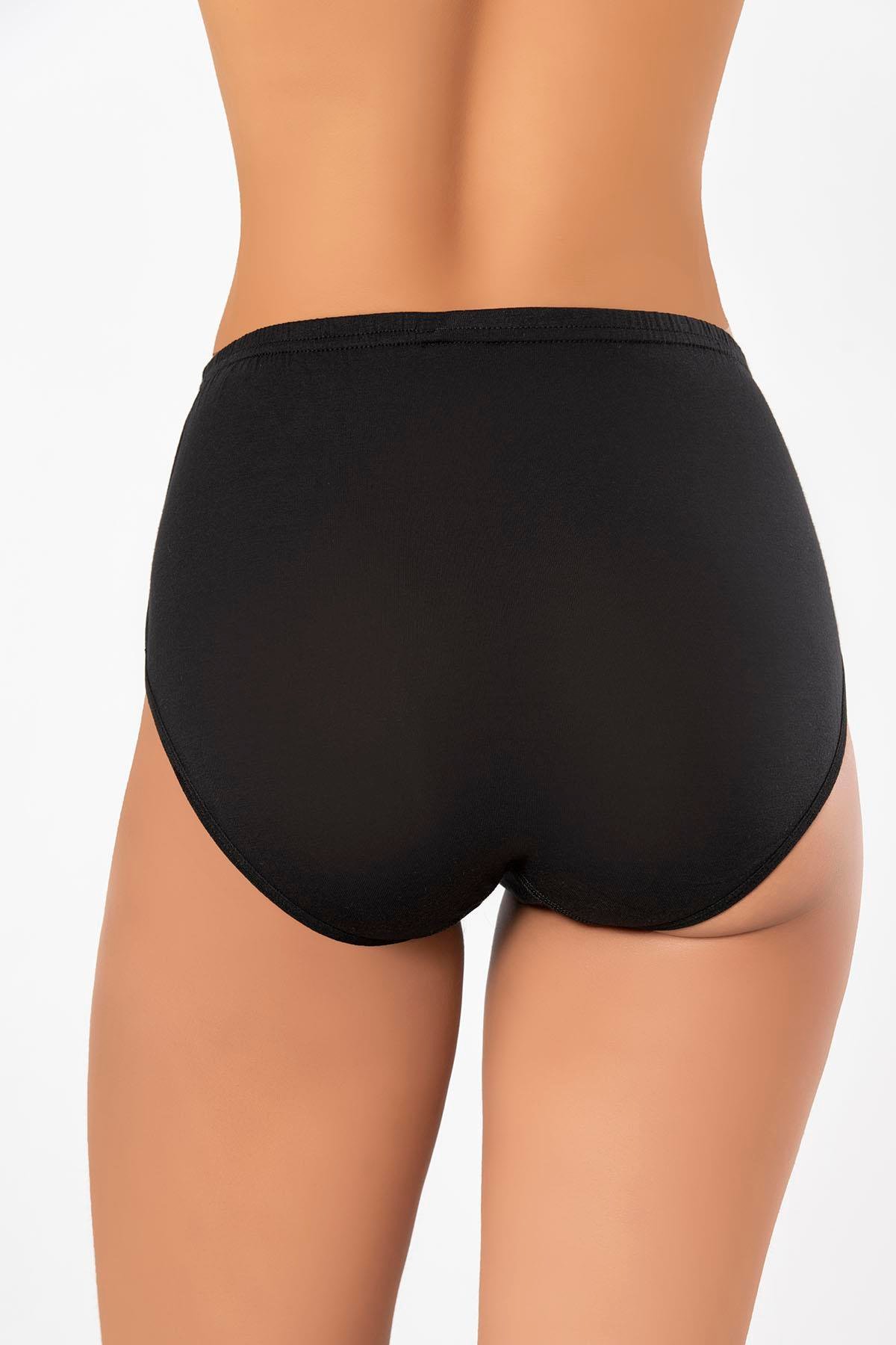 Eri qaramayotganda stol ostidan so‘rib