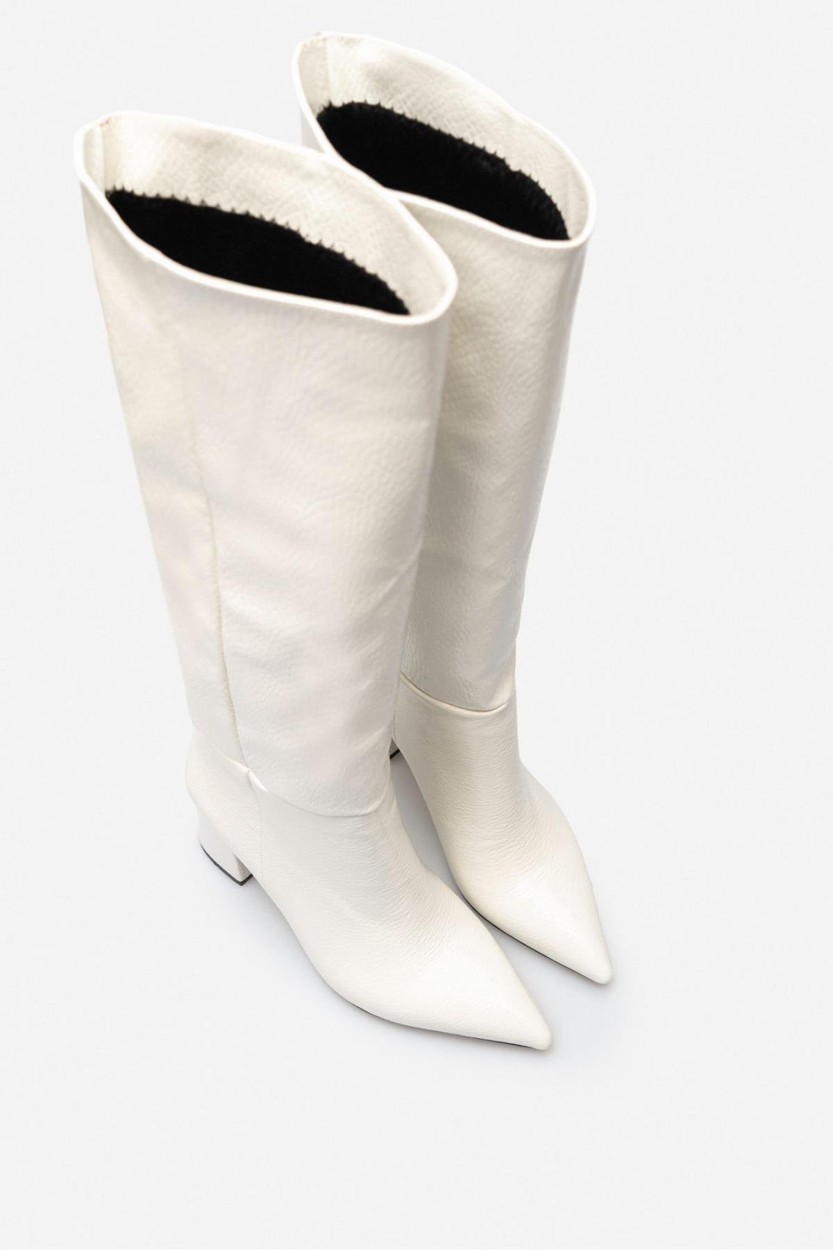 Briar Beyaz Desenli Rugan Sivri Burun Kadın Topuklu Çizme