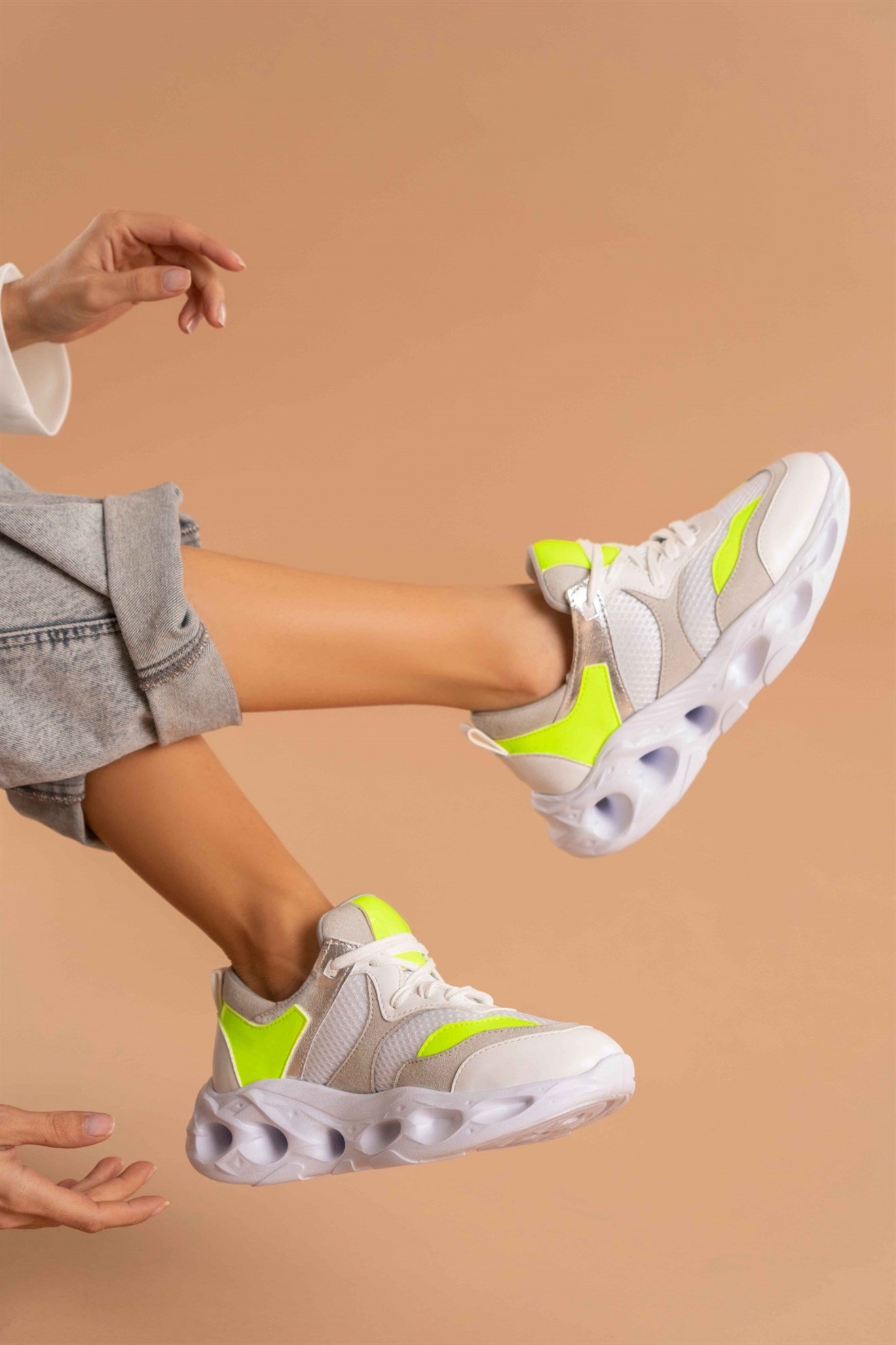 Mostri Beyaz Bej Yeşil Neon Detay Bağcıklı Spor Ayakkabı