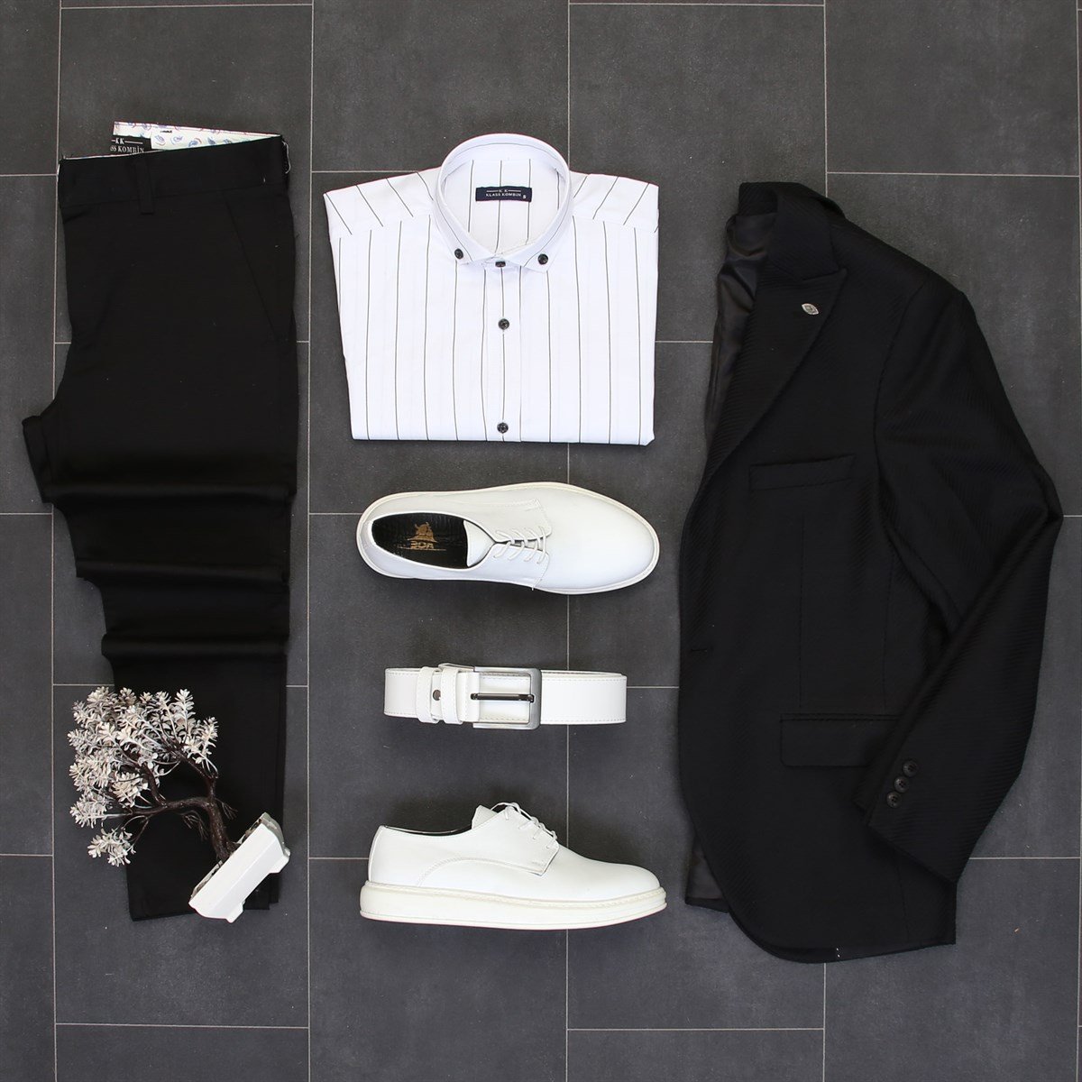 Siyah Ceket Beyaz Gömlek Pantolon Ayakkabı Kombini