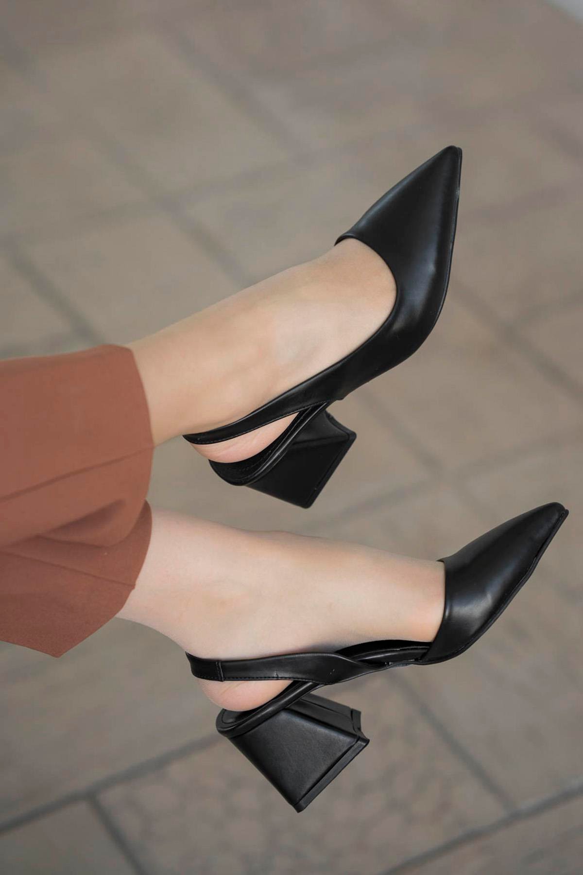 Geral Kadın Deri Arka Açık Kalın Topuklu Ayakkabı Siyah | Pabuchh.com