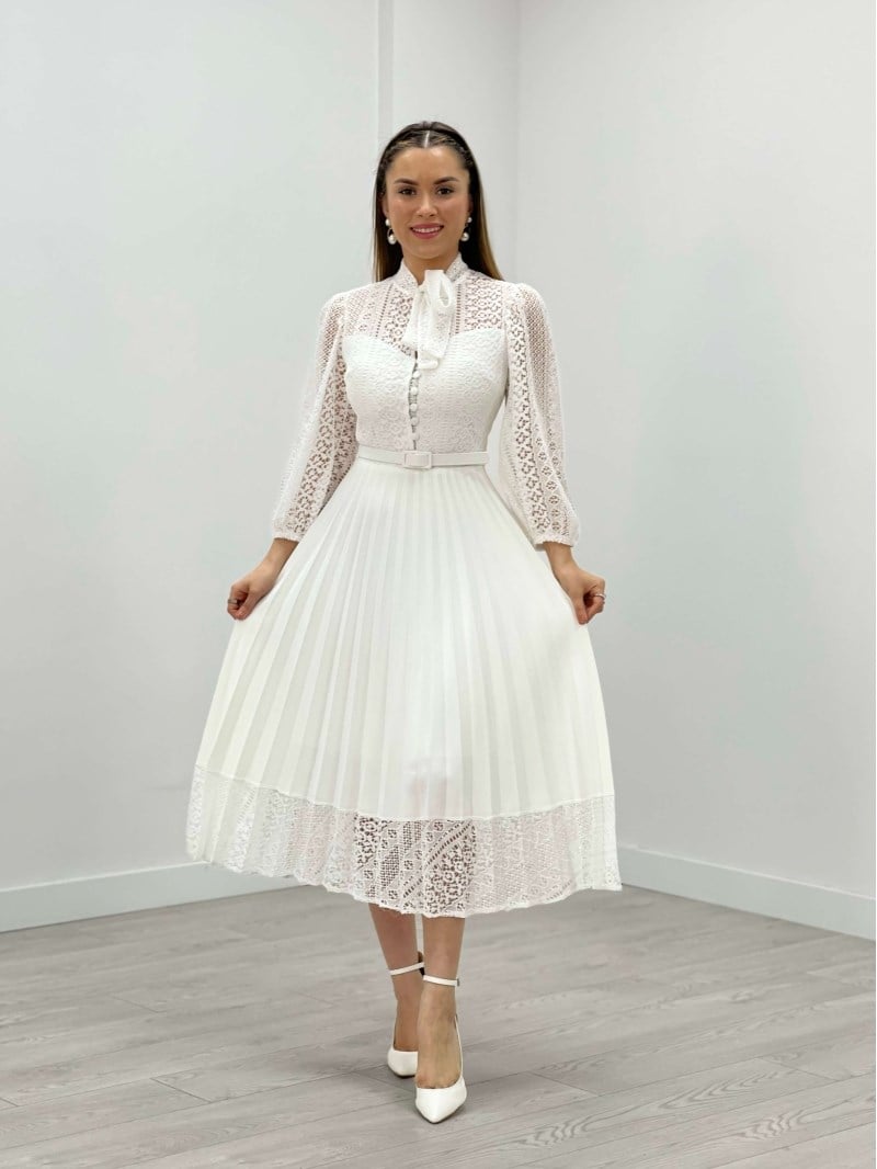 فستان مطوي بأزرار من قماش الدانتيل -أبيض