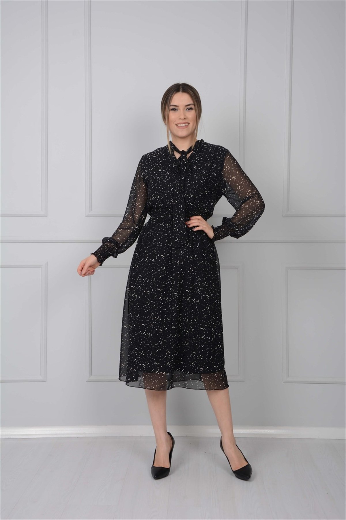 Fular Yaka Benekli Desen Elbise - Siyah - Giyim Masalı