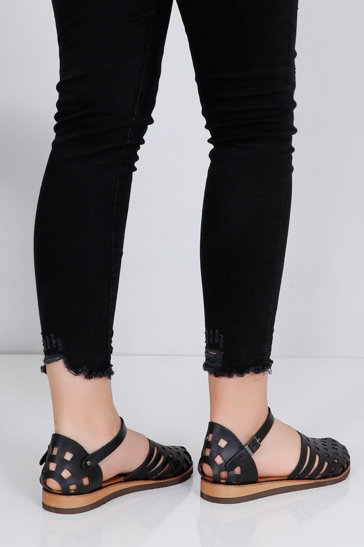 Siyah Hakiki Deri Düz Önü Kapalı Kadın Sandalet 035 Fiyatı ve Modelleri