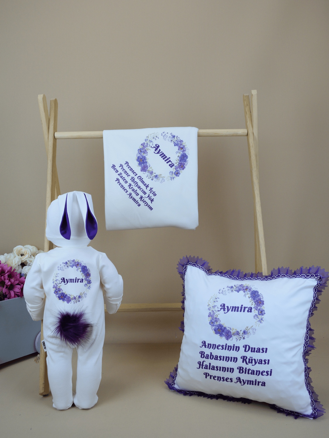Ana Kuzusu İsme Özel Baskı Mini Set Çiçek Desen Tulum Yastık battaniye  Tavşan Set 5SÇB06