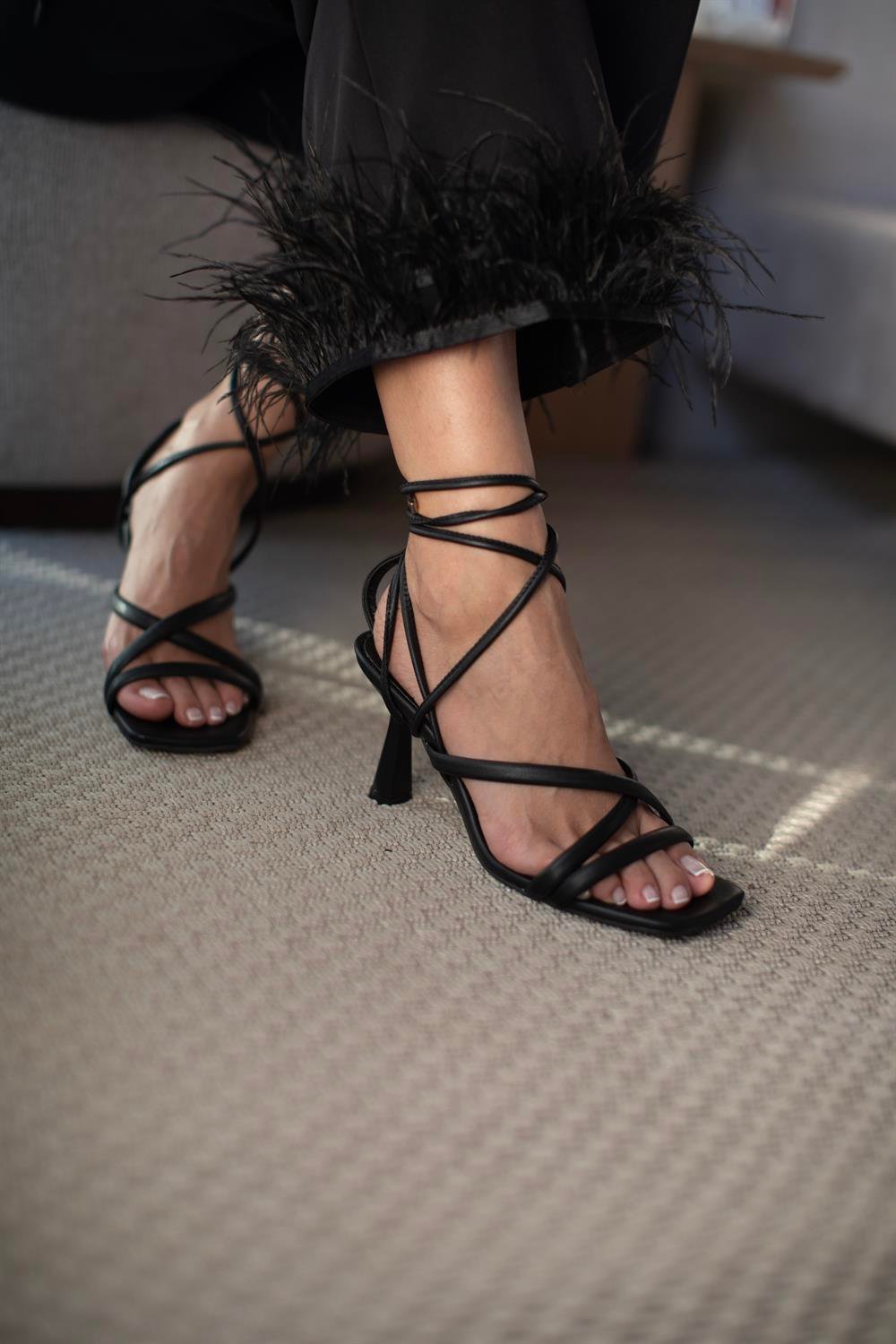 Önü açık çapraz bantlı uzun ipli topuklu ayakkabı Liza Model | SOVRANA