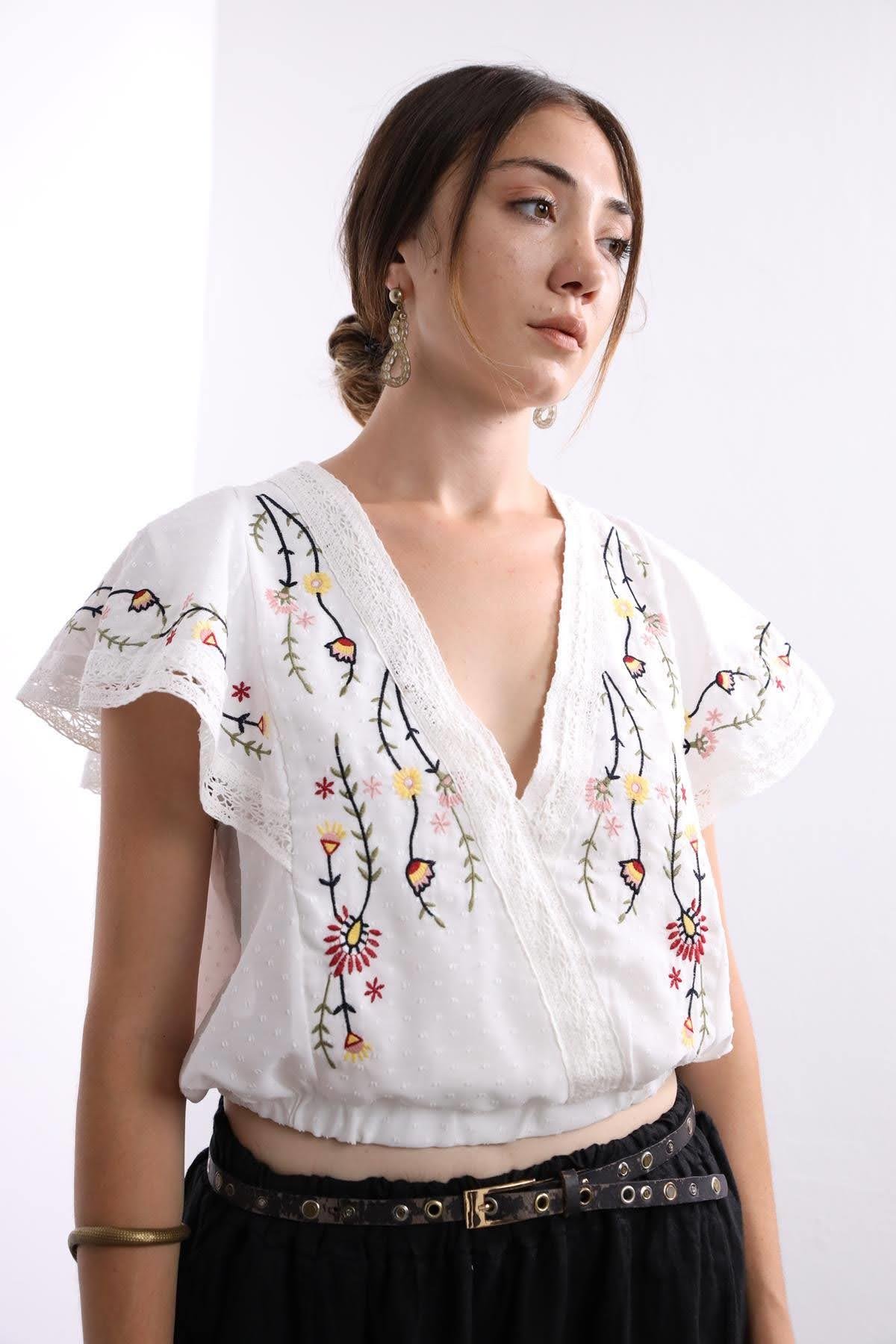 Beyaz İşlemeli Kısa Kollu Şifon Bluz - Şaman Butik - Bohem Giyim ve  Aksesuar | Kadın & Erkek