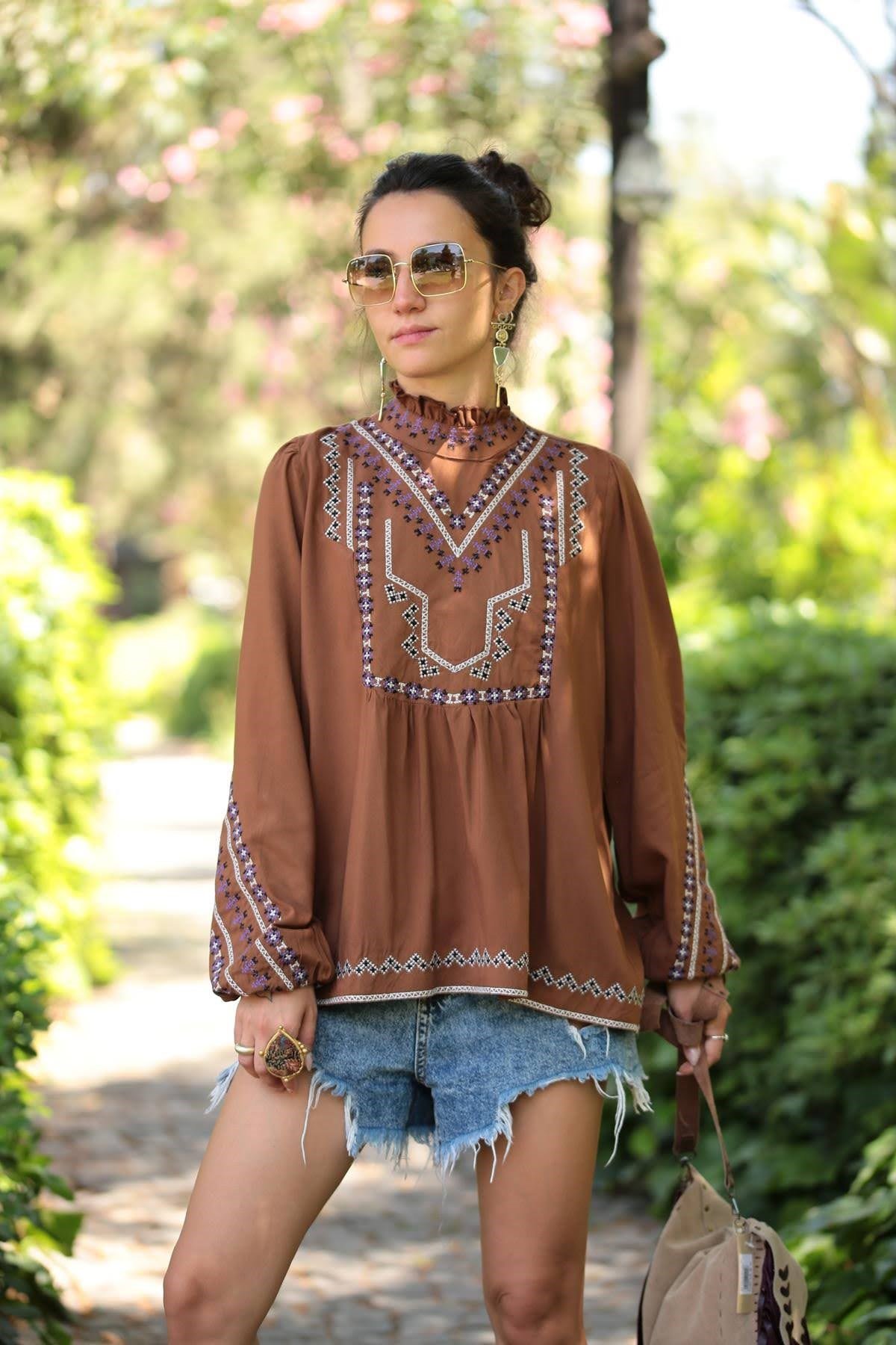 Kahverengi Yakası Fırfırlı Nakış İşlemeli Bluz - Şaman Butik - Bohem Giyim  ve Aksesuar | Kadın & Erkek