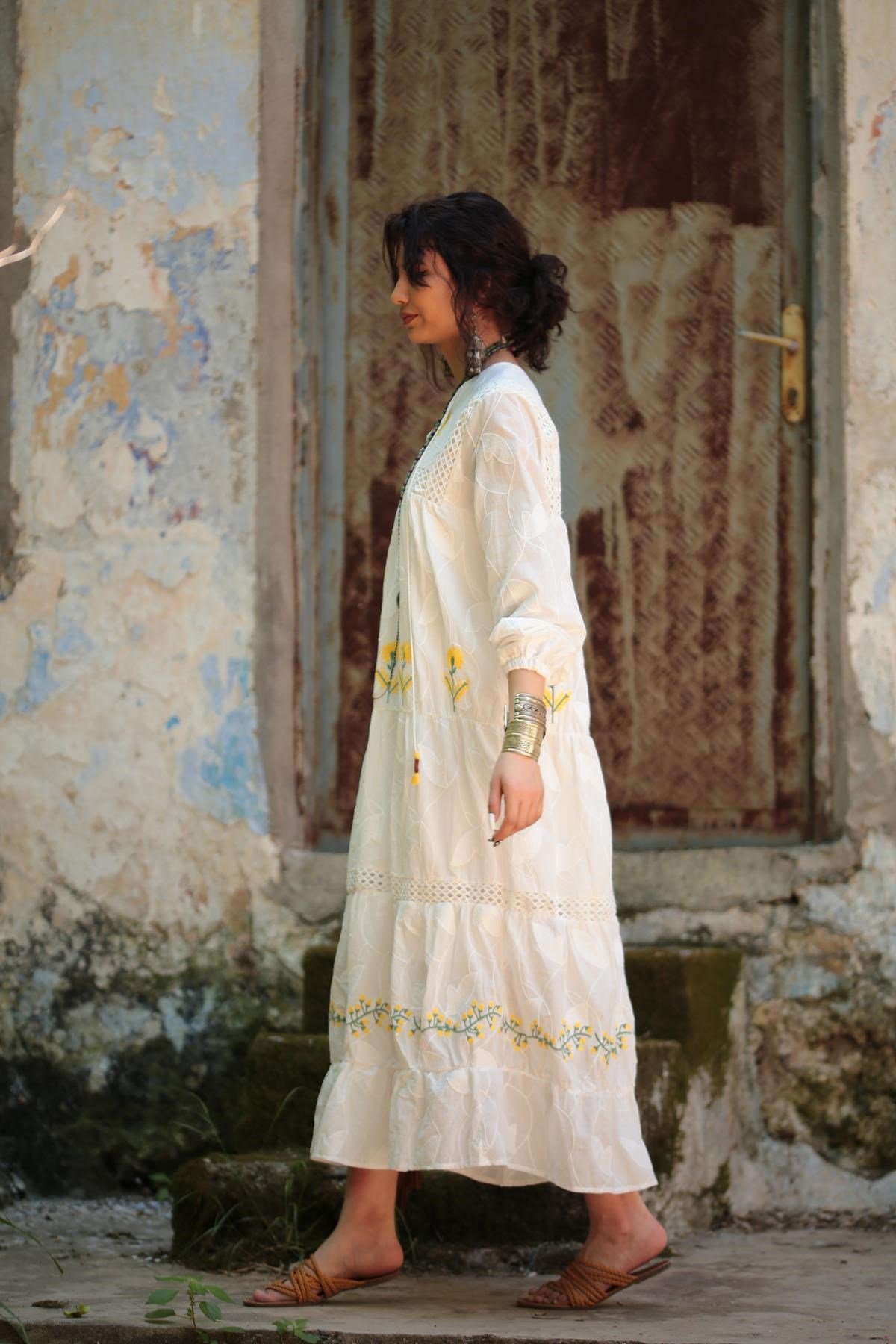 SAAKO Classic Design Printed Dress, Loose Bohemian Style Dress.(White,XL) :  : Clothing, Shoes & Accessories