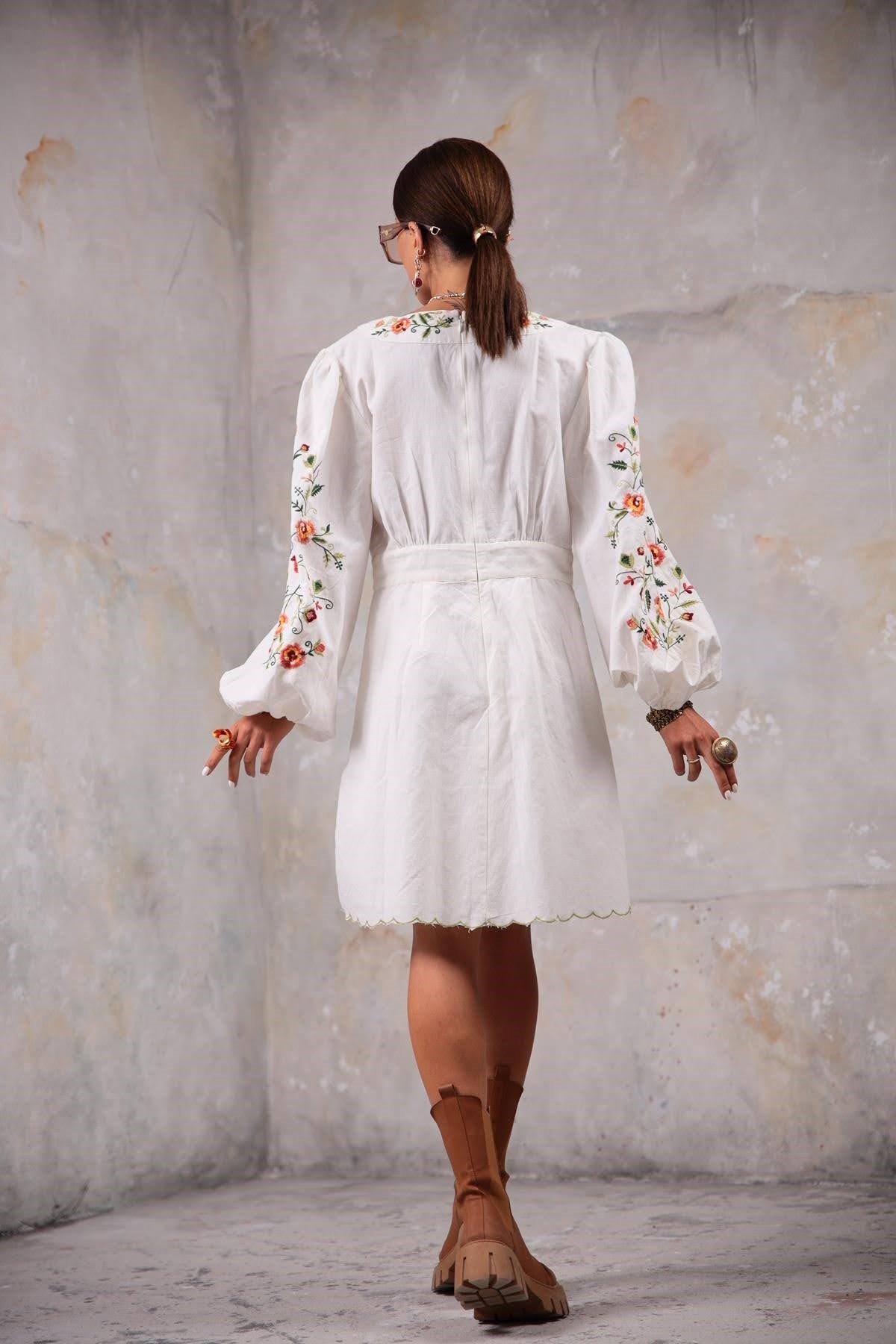 Beyaz Çiçek İşlemeli Yakası Volanlı Elbise - Şaman Butik - Bohem Giyim ve  Aksesuar | Kadın & Erkek