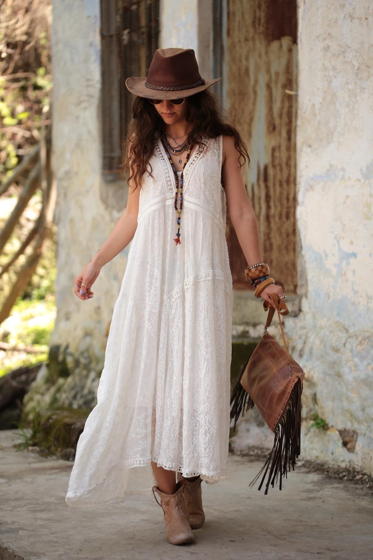 Beyaz V Yaka Askılı Güpürlü Elbise - Şaman Butik - Bohem Giyim ve Aksesuar  | Kadın & Erkek