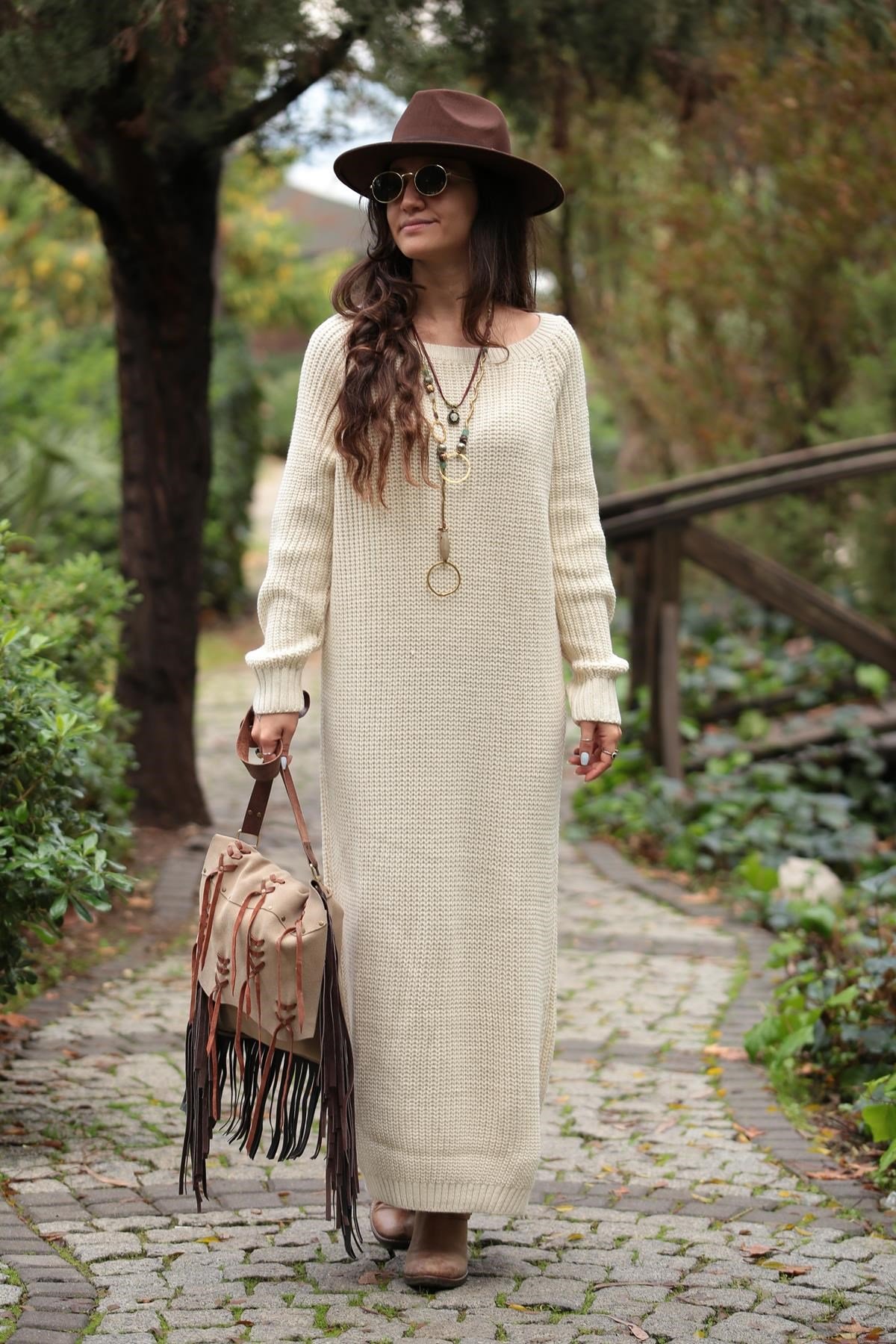 Krem Rengi Kayık Yaka Yırtmaçlı Uzun Triko Kışlık Elbise - Şaman Butik -  Bohem Giyim ve Aksesuar | Kadın & Erkek