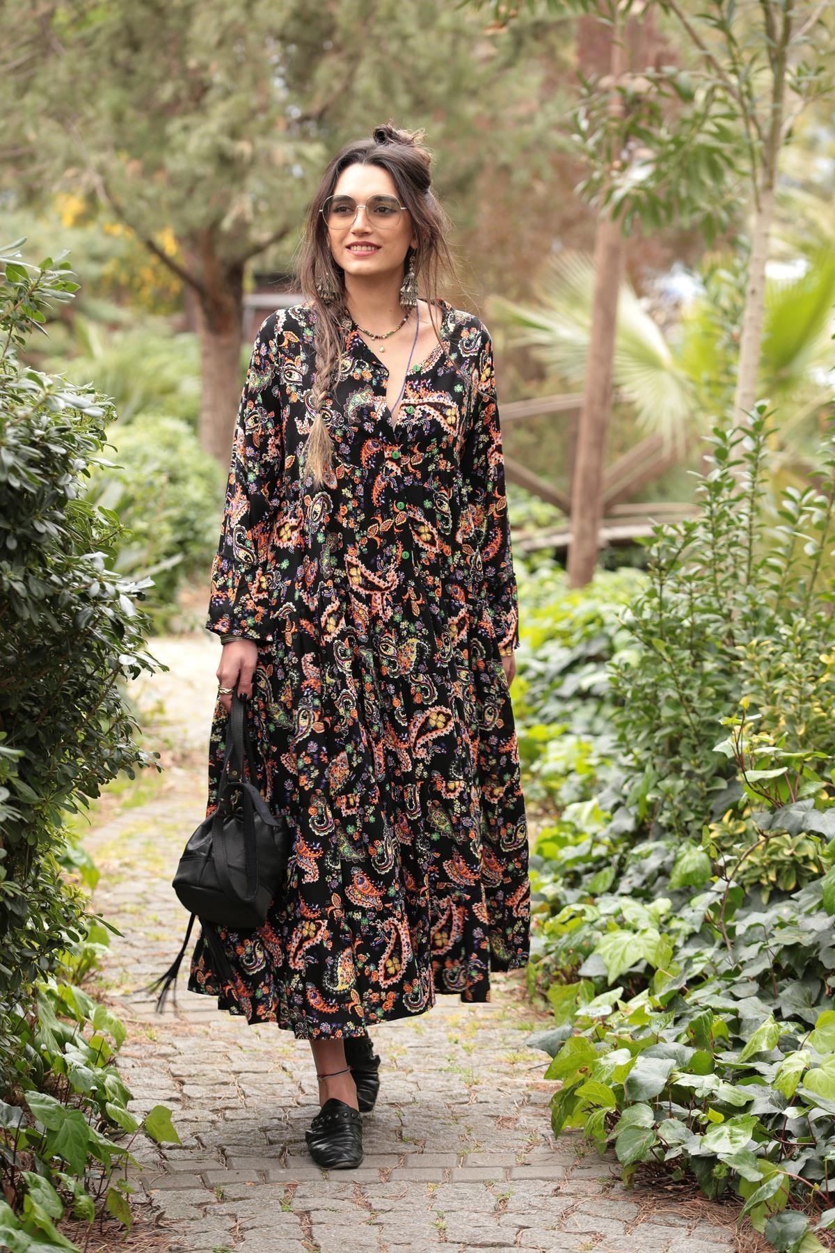 Siyah Çiçek Desenli Eteği Pileli Elbise - Şaman Butik - Bohem Giyim ve  Aksesuar | Kadın & Erkek