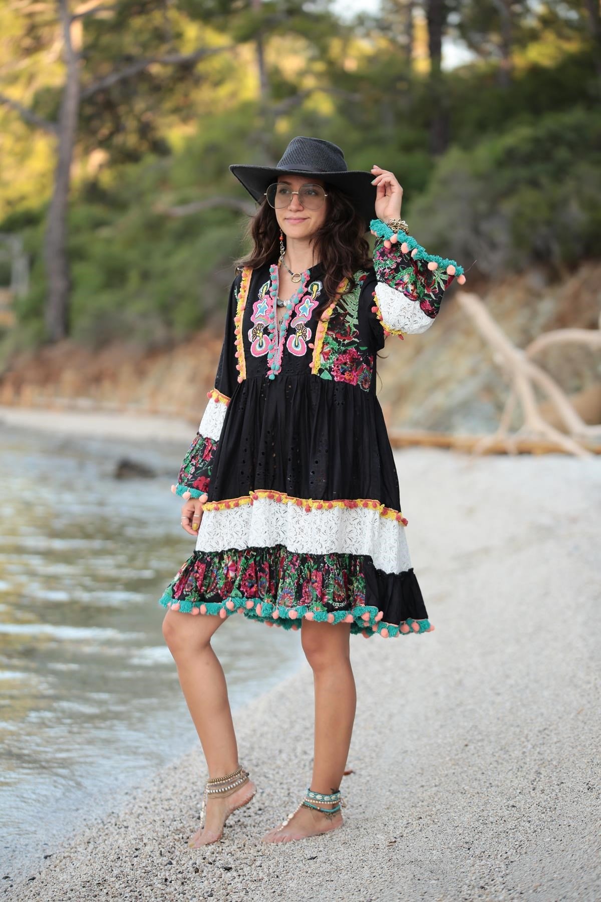 Siyah İşlemeli Ponponlu Dantel Detay Elbise - Şaman Butik - Bohem Giyim ve  Aksesuar | Kadın & Erkek