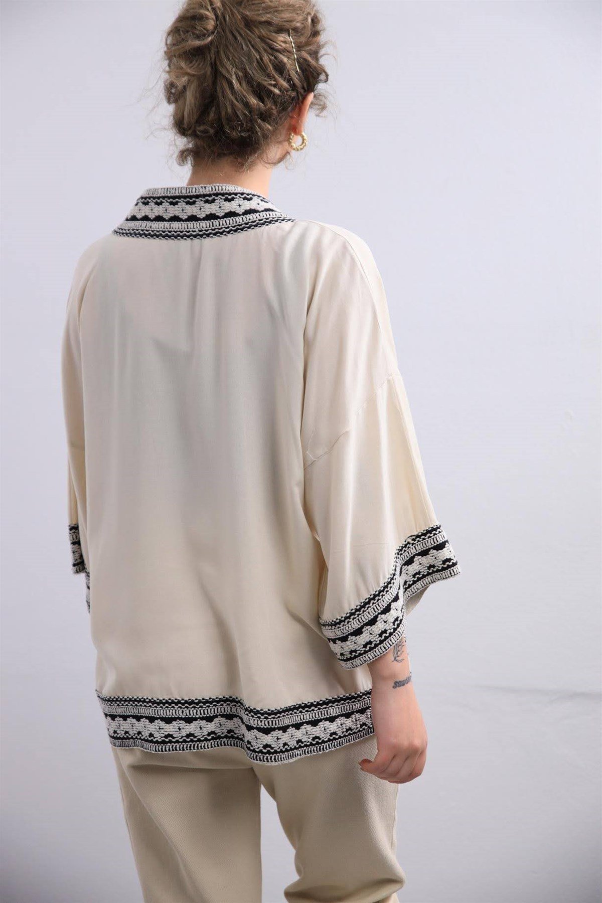 Stone Color Collar Embroidered Short Kimono - Saman Butik Stone Color Collar Embroidered Short Kimono - Saman Butik
