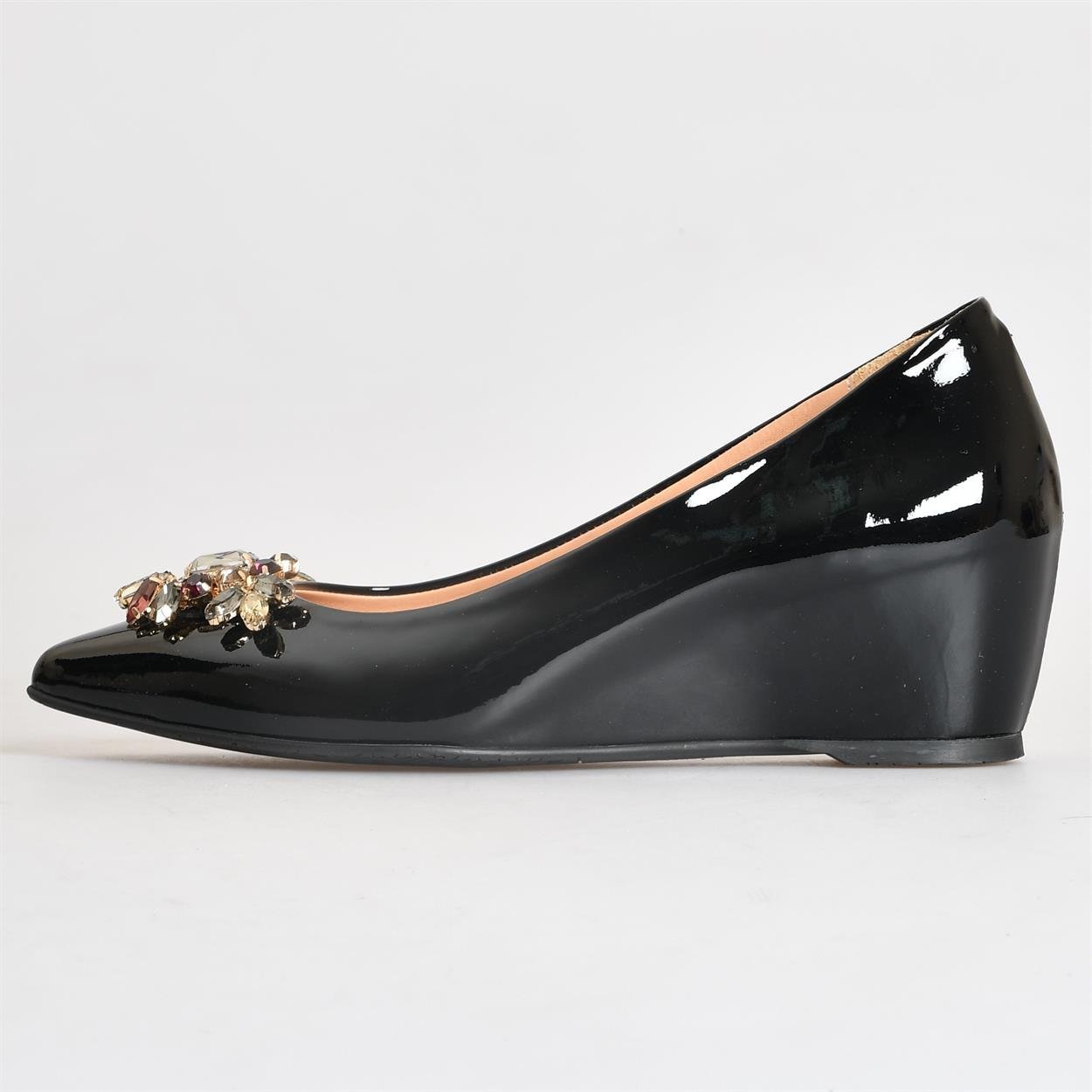 Flower Ayakkabı | Siyah Rugan Taşlı Kadın Dolgu Topuk Ayakkabı