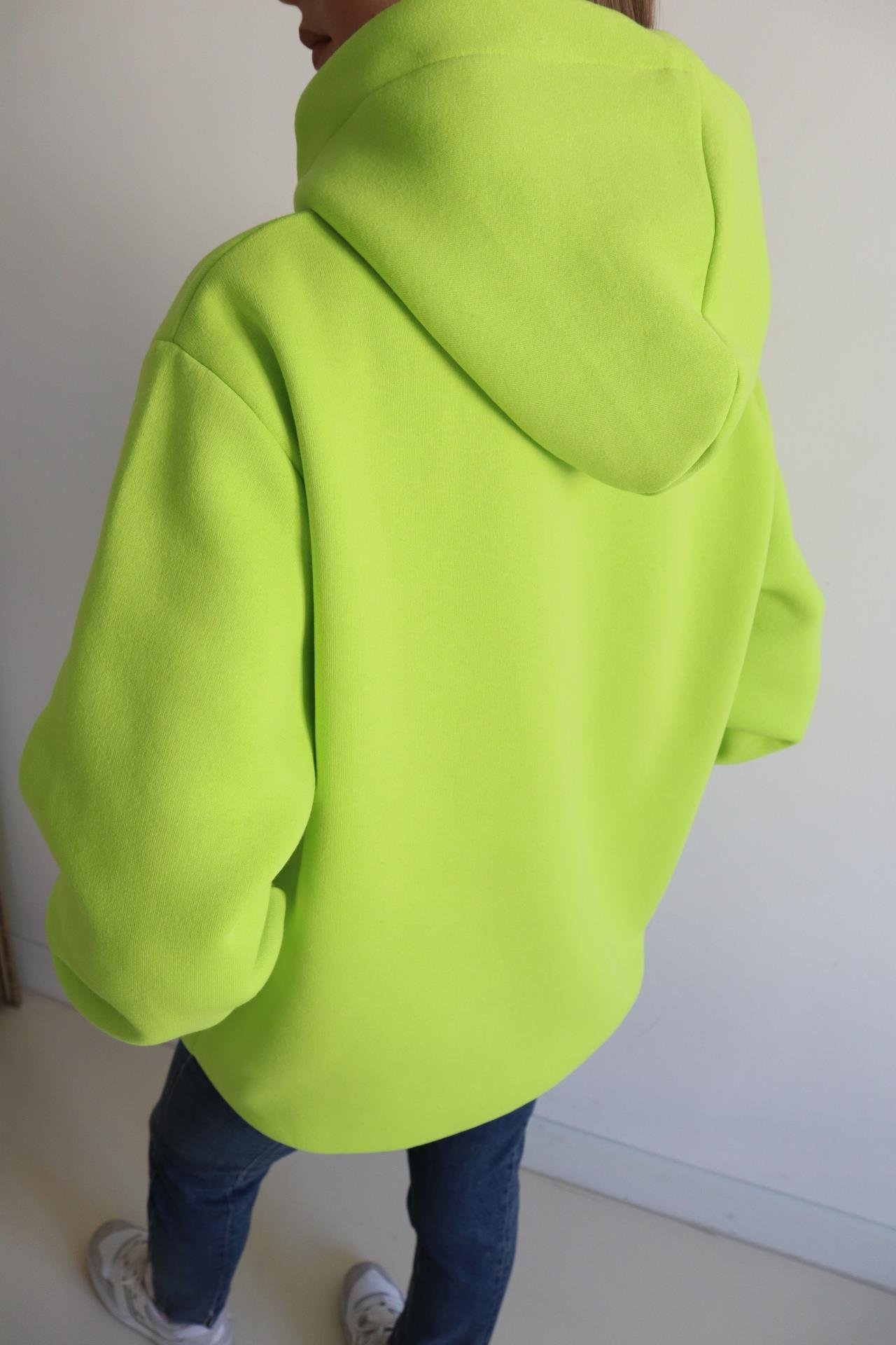 Yazı Nakışlı Şardonlu Neon Yeşil Sweatshirt - No 33 Butik
