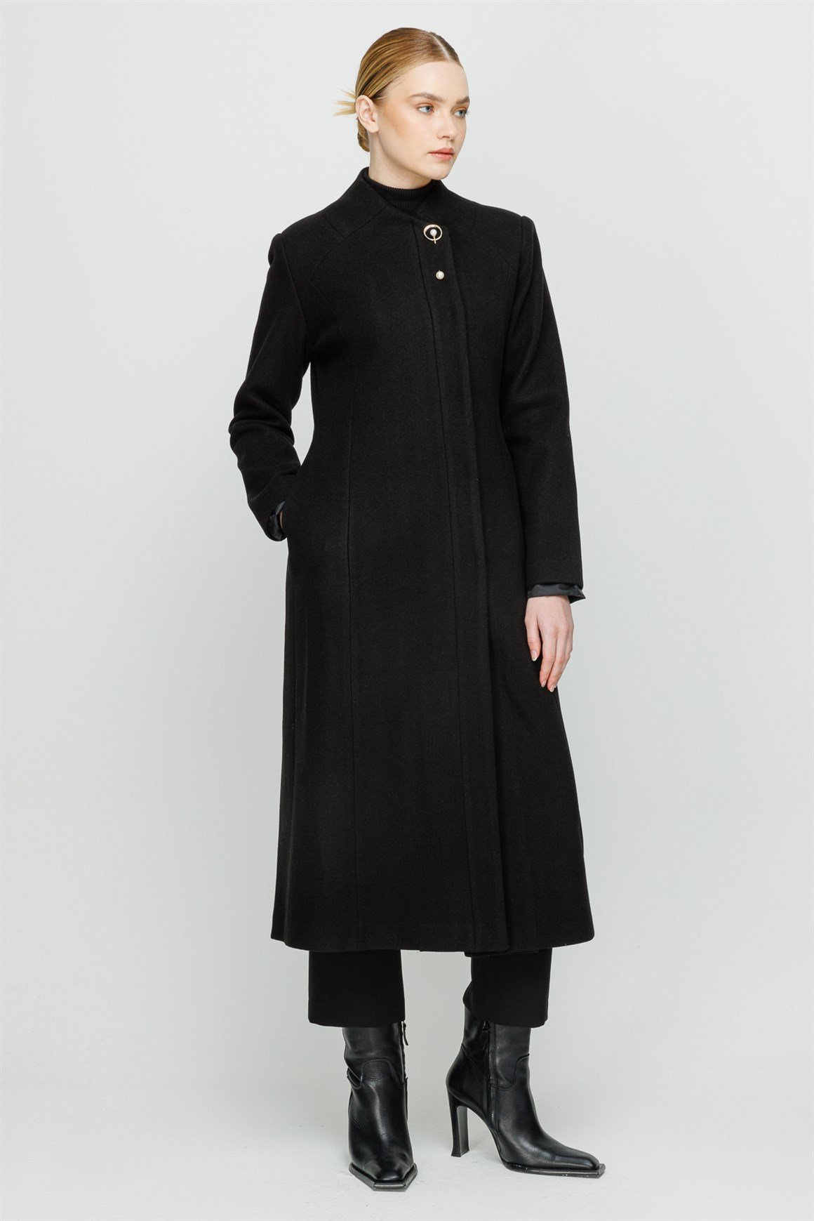 Turndown Collar Pearl Brooch Detailed Mid-Length Coat - Black