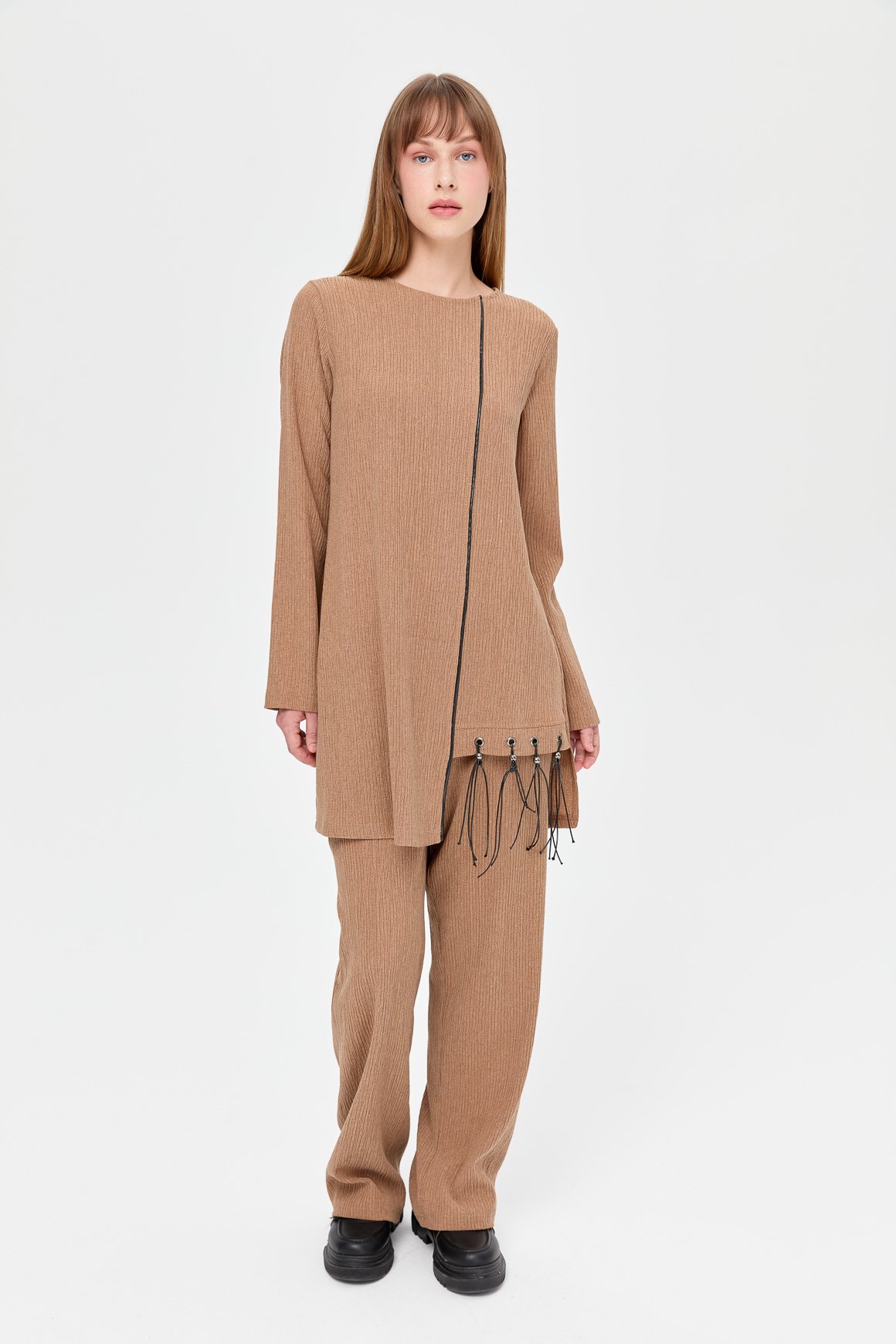 Deri Püskül Detaylı Pantolonlu Takım  Camel