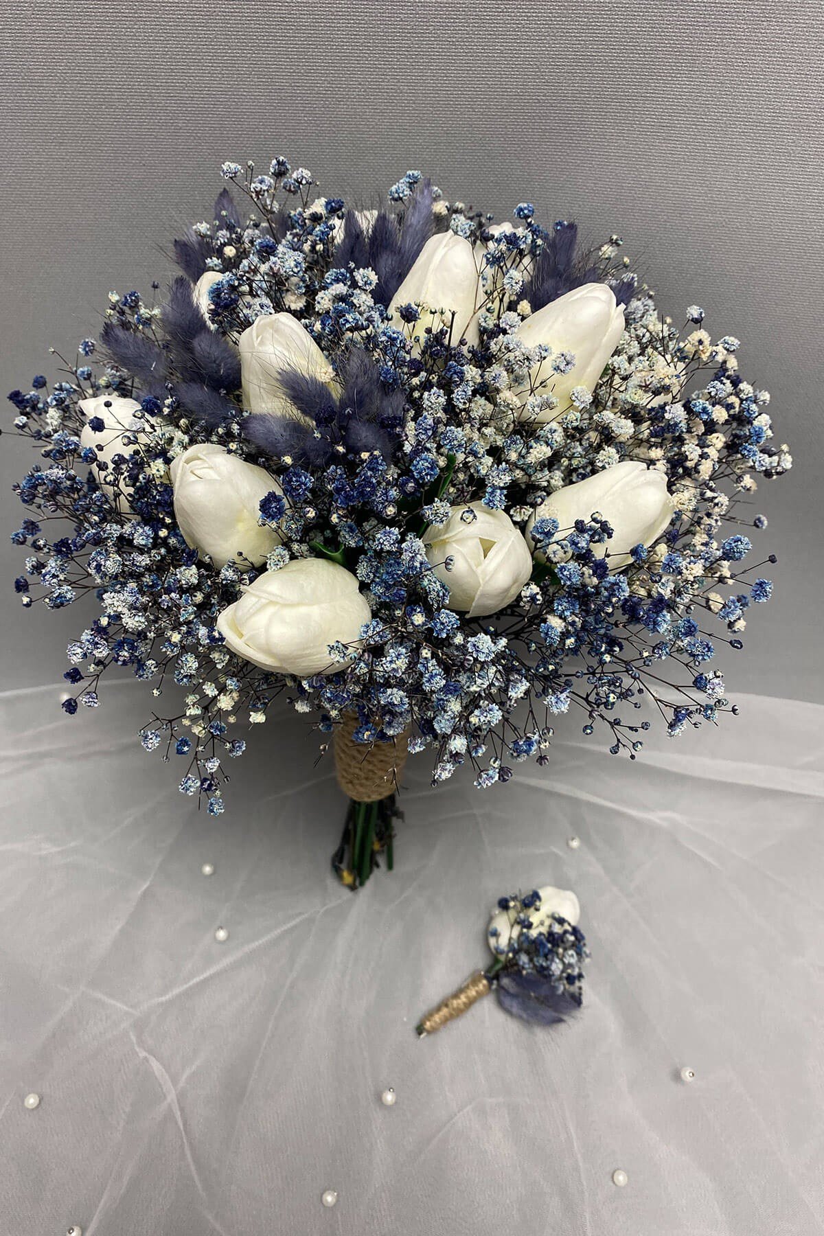 Islak Laleli Mavi Cipsolu Gelin Buketi ve Damat Yaka Çiçeği | Hayalperest