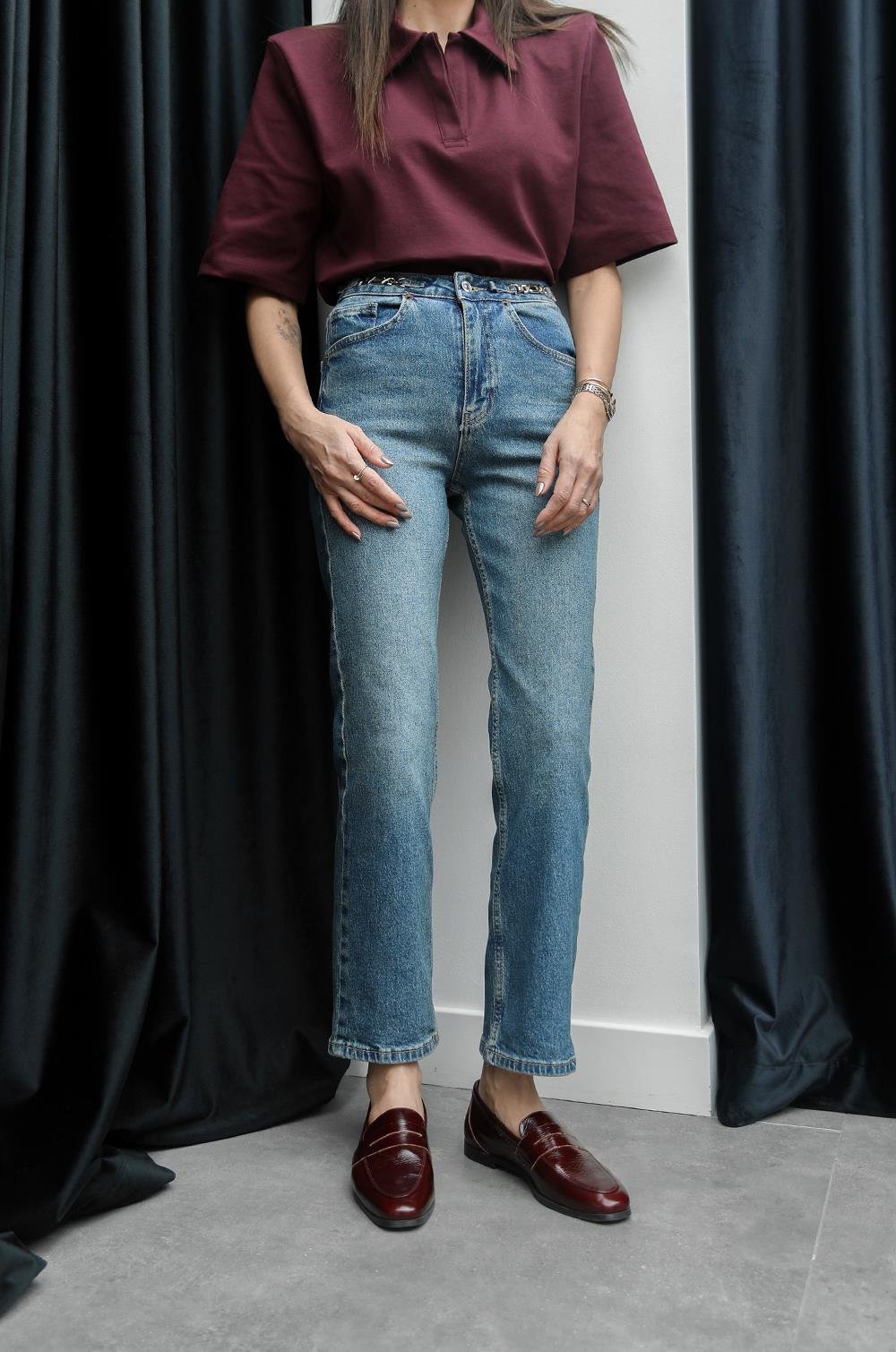 Mavi Beli Zincir Detaylı Jean 899,00 TL