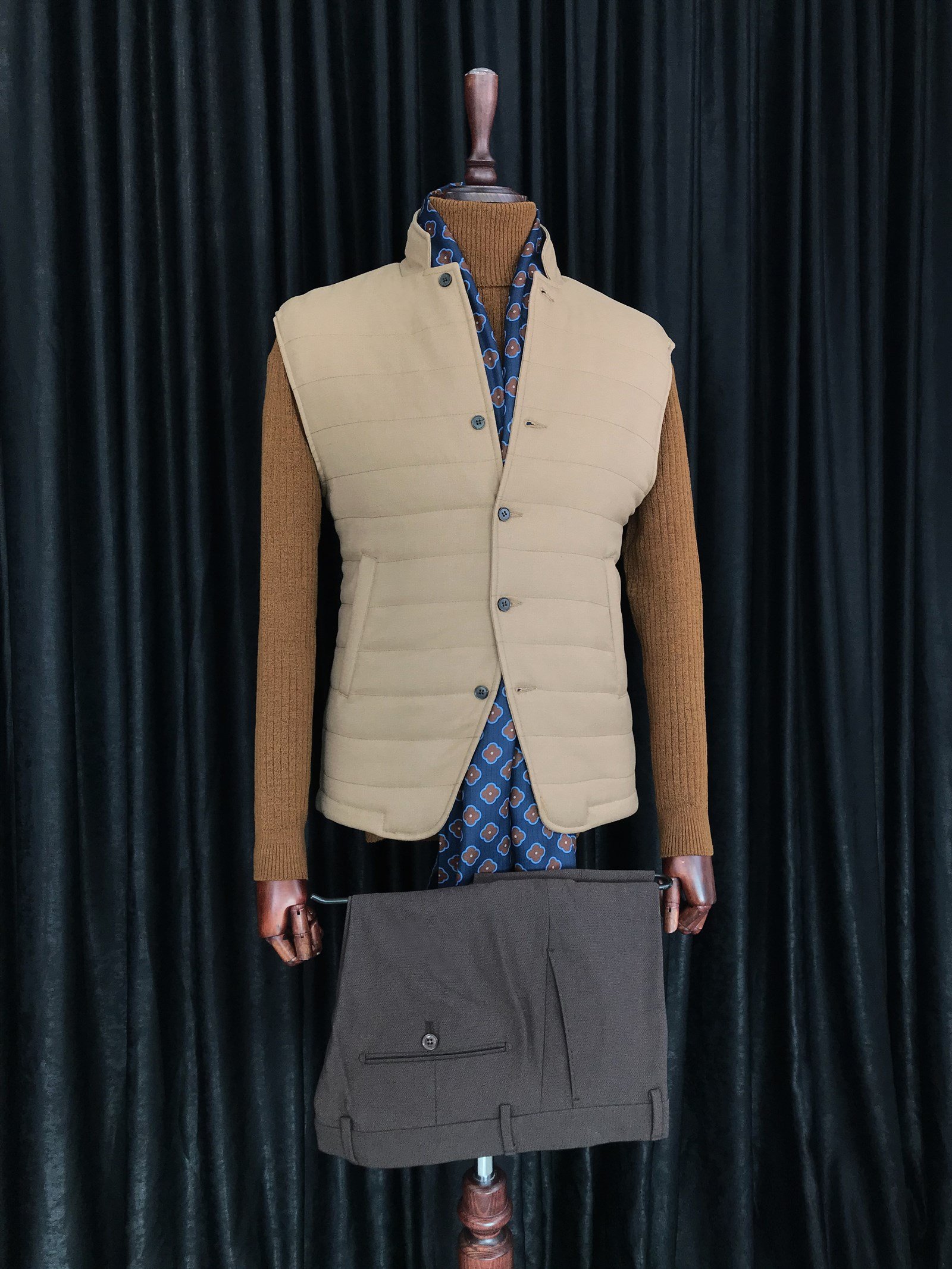 Italian Style Slim Fit Wool Mixed Judge Collar Waistcoat Camel T8337