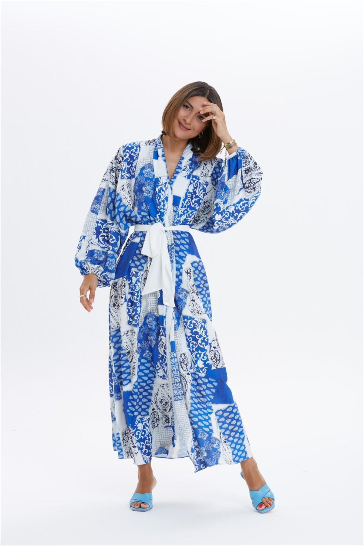 White Sash Detailed Blue Kimono