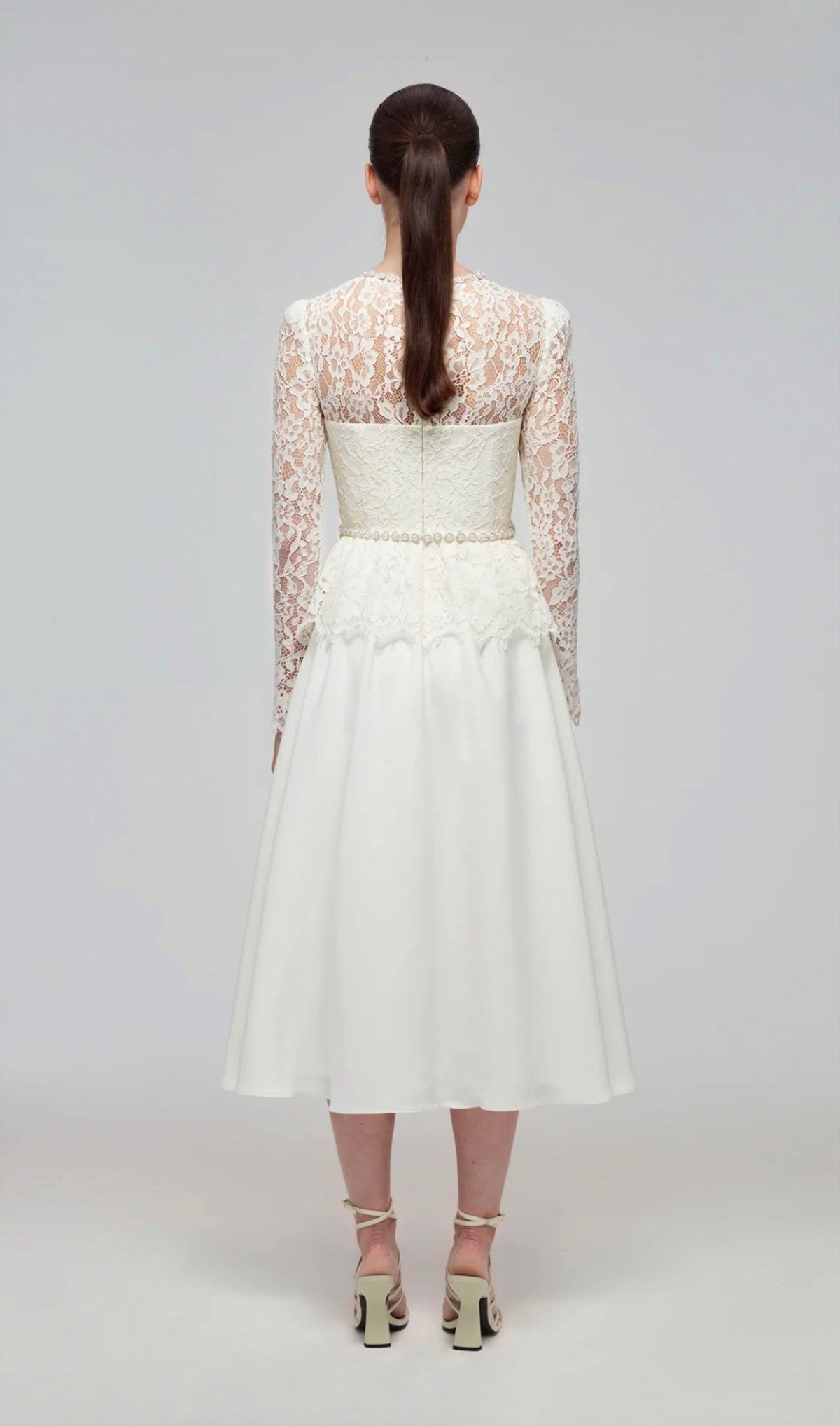 Beyaz Dantel Detaylı İncili Tasarım Elbise - Deep Atelier