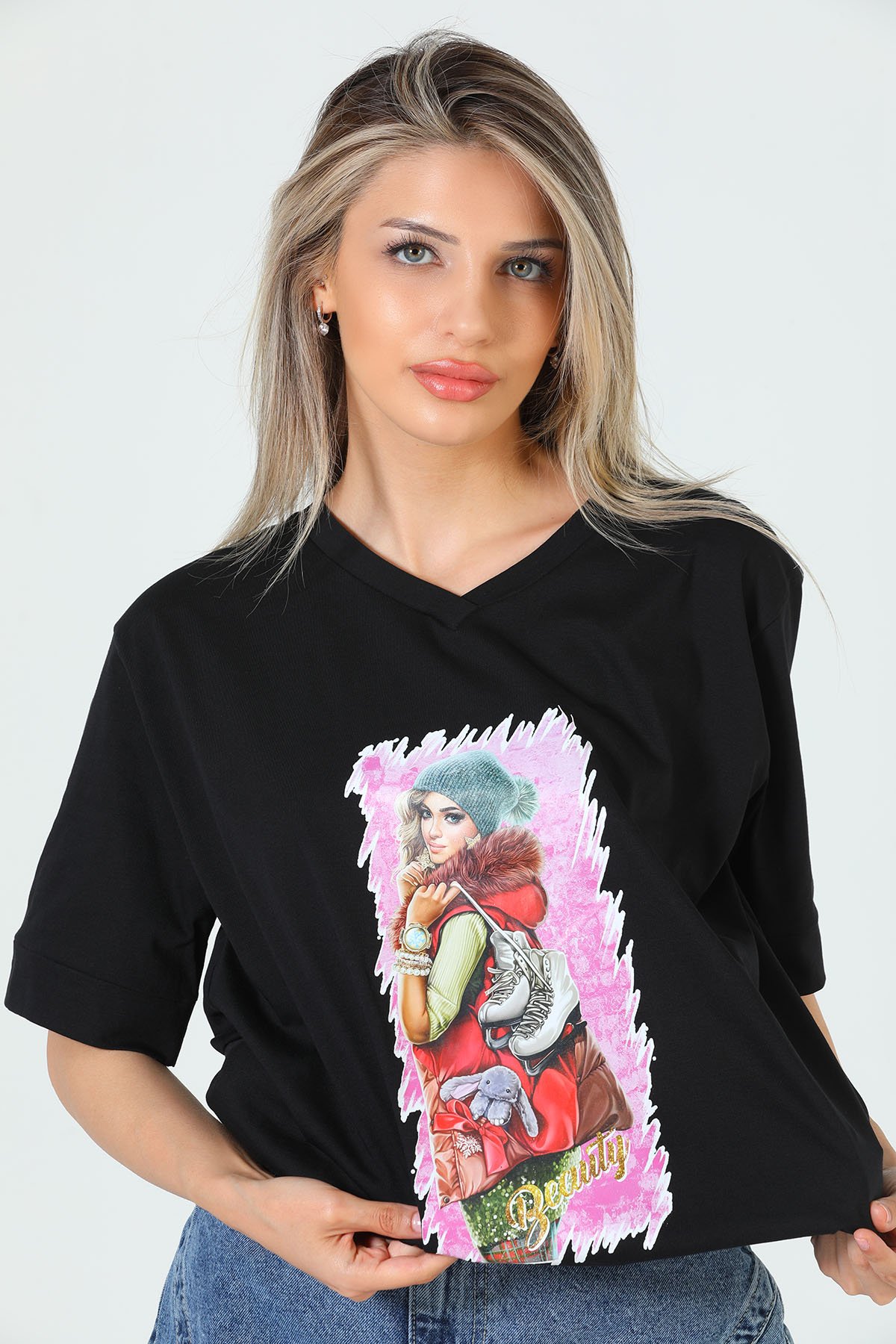 Kadın V Yaka Ön Baskılı Salaş T-shirt Siyah 499437 - tozlu.com
