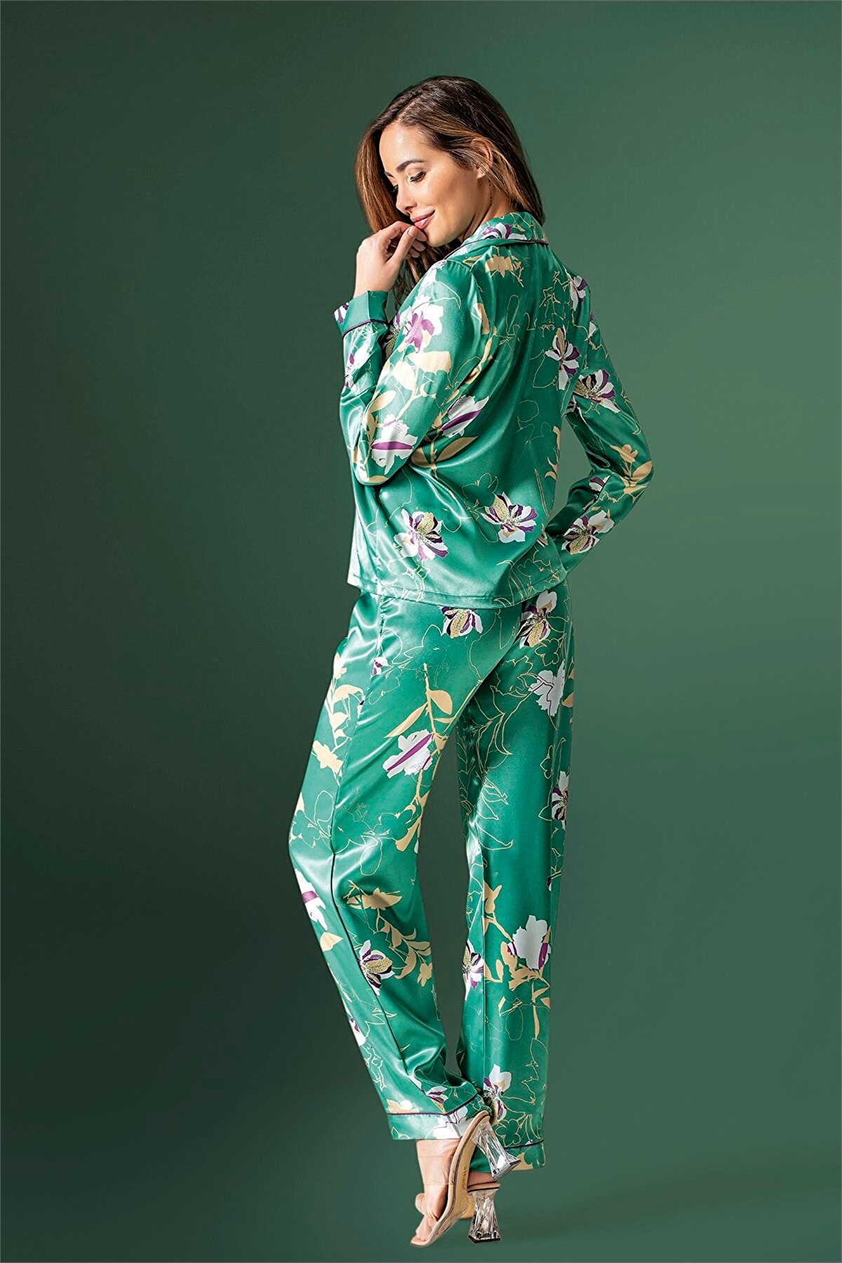 Kadın Yeşil Desenli Önden Düğmeli Saten Pijama Takımı 2210 | Burdagel.com