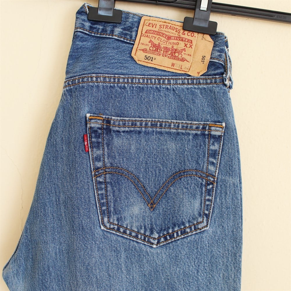Levis 501 vintage boyfriend denim jeans