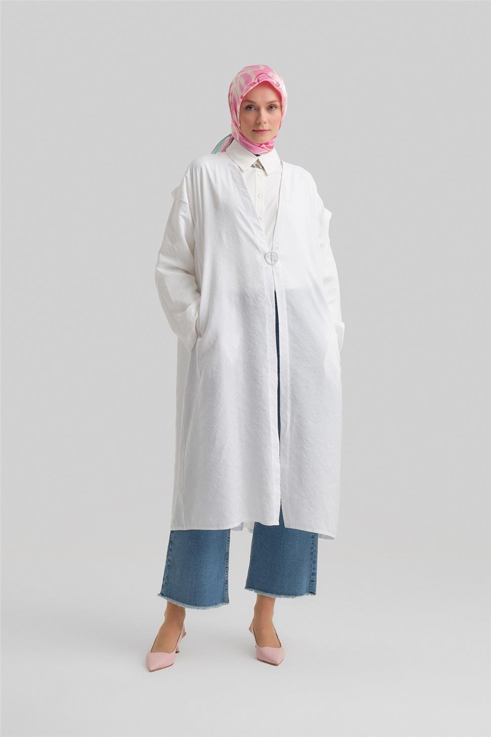 Billlie シーグリ Withmuu ハルナ Armine Omuz Pileli Oversize Giy Çık 24Y5508 Beyaz | Armine