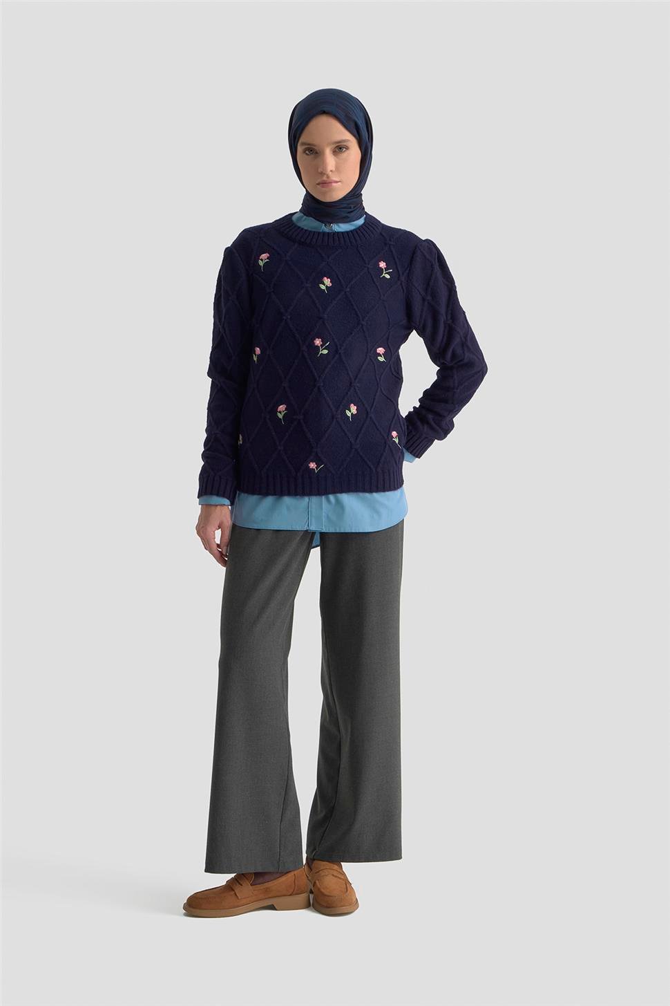 Armine Çiçek Nakışlı Kazak 25KD6014 Lacivert K25KA6014002-1031