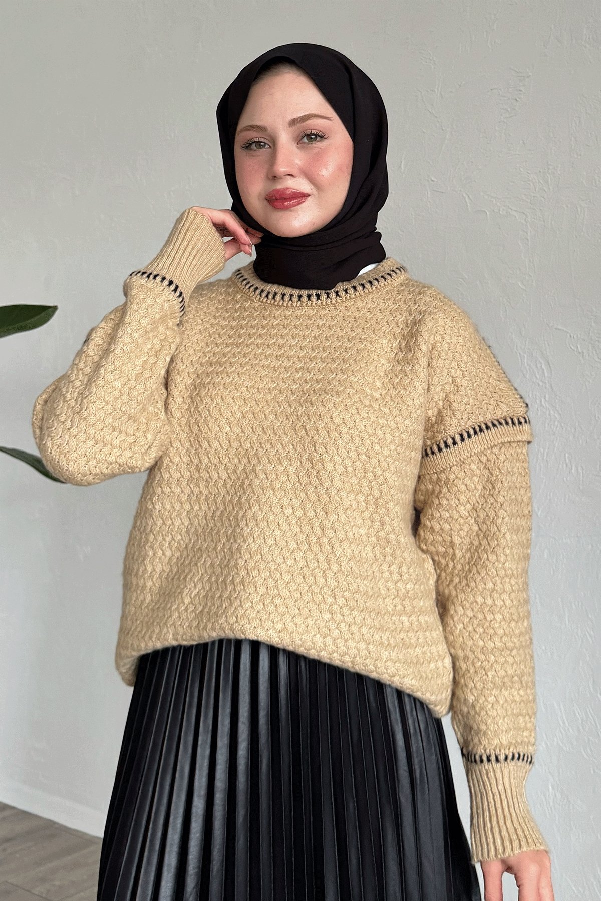 Piping Detail Brushed Knit Sweater Camel