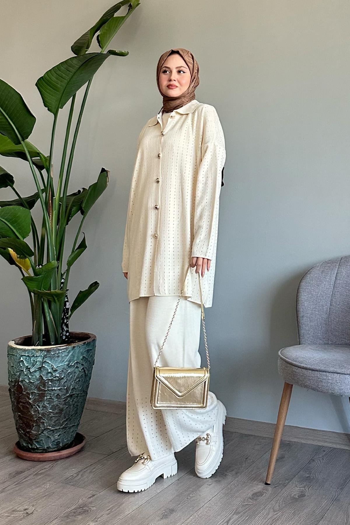 Buttoned Three-Piece Ecru Knit Set