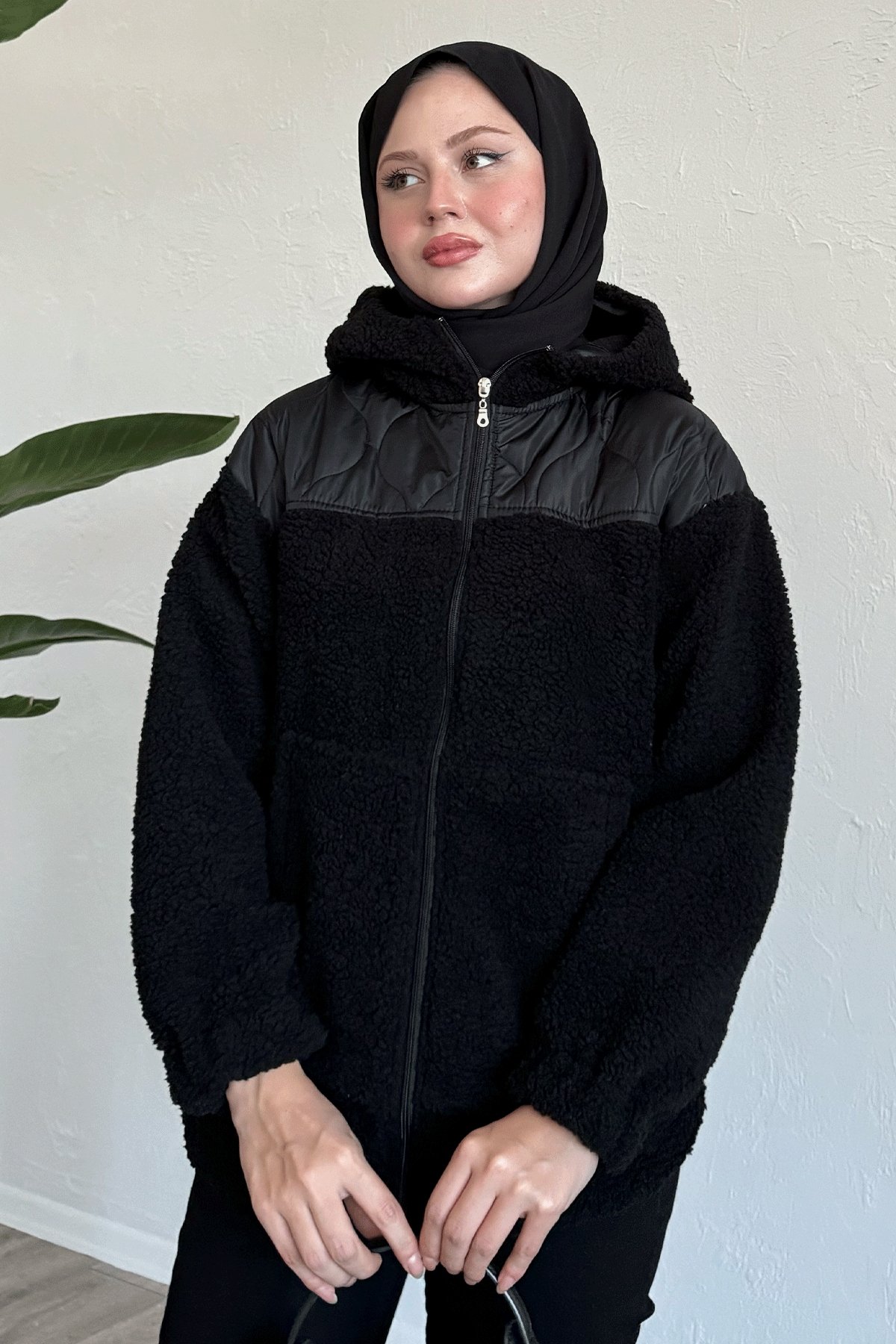 Kapitone Detay Siyah Peluş Hırka