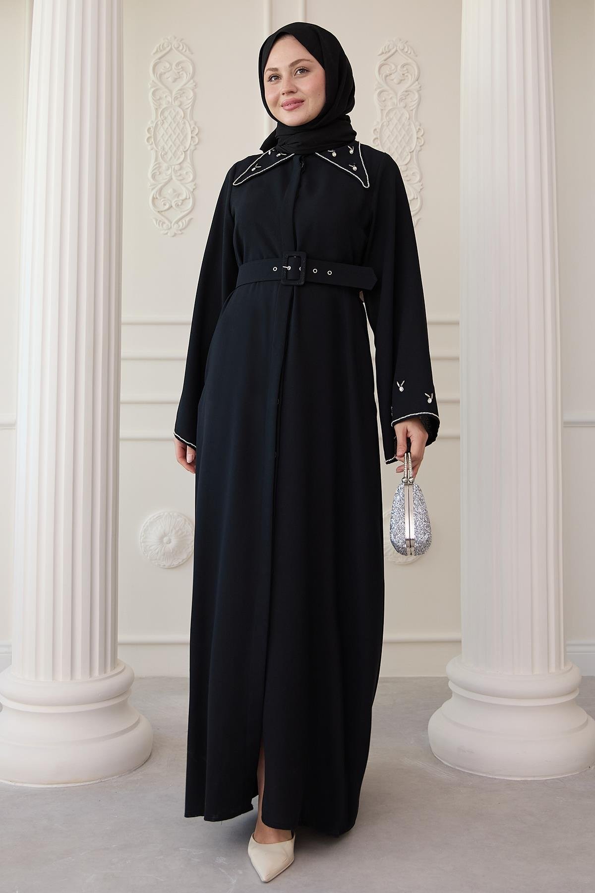 Üçgen Yaka Taşlı Siyah Abaya