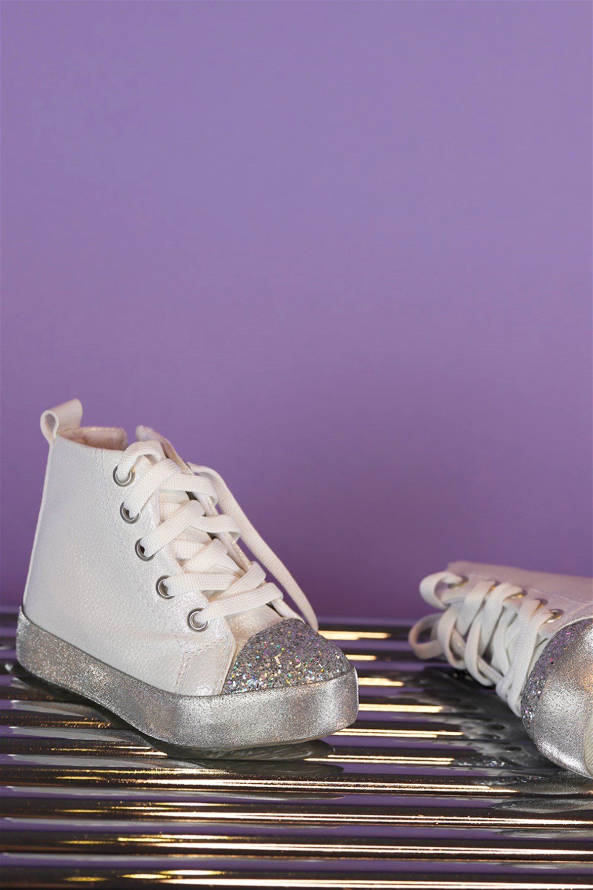 Kız Çocuk Gümüş Detaylı Beyaz Converse Ayakkabı - Ugly Duck