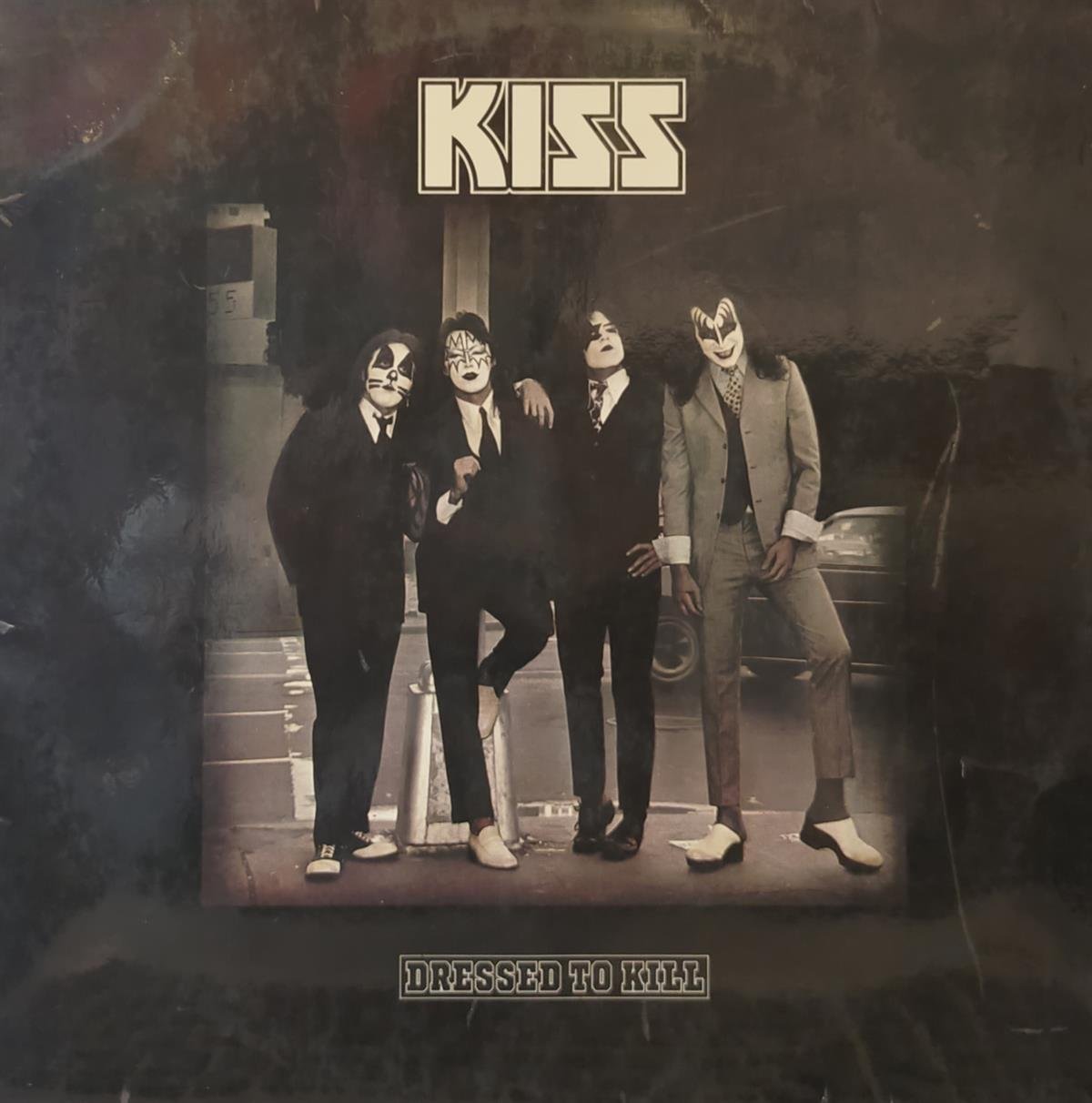 KISS - DRESSED TO KILL