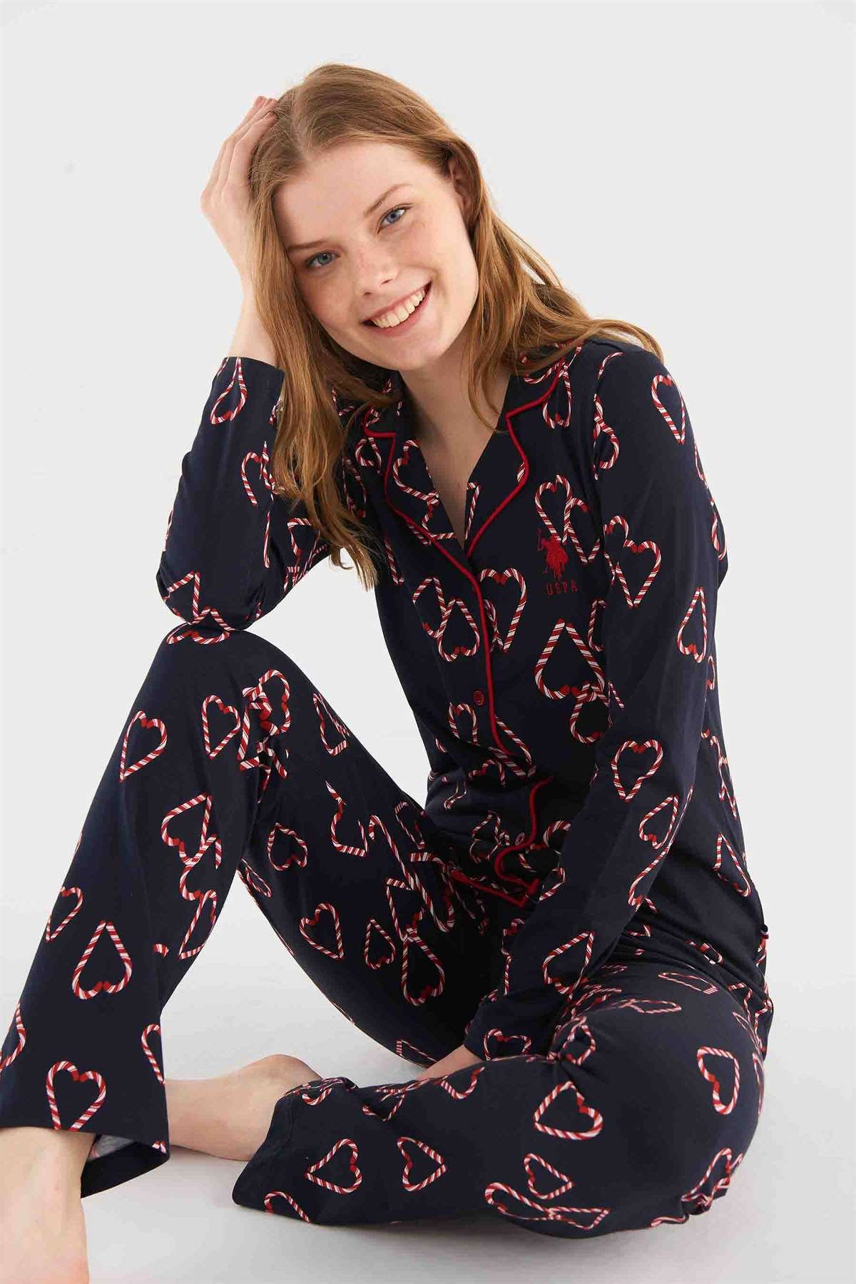 U.S. POLO Assn.Kadın Lacivert Pijama Takımı indirimli fiyat seçenekleri ile  modcollection.com.tr 'de Pijama kategorisinde sizi bekliyor!