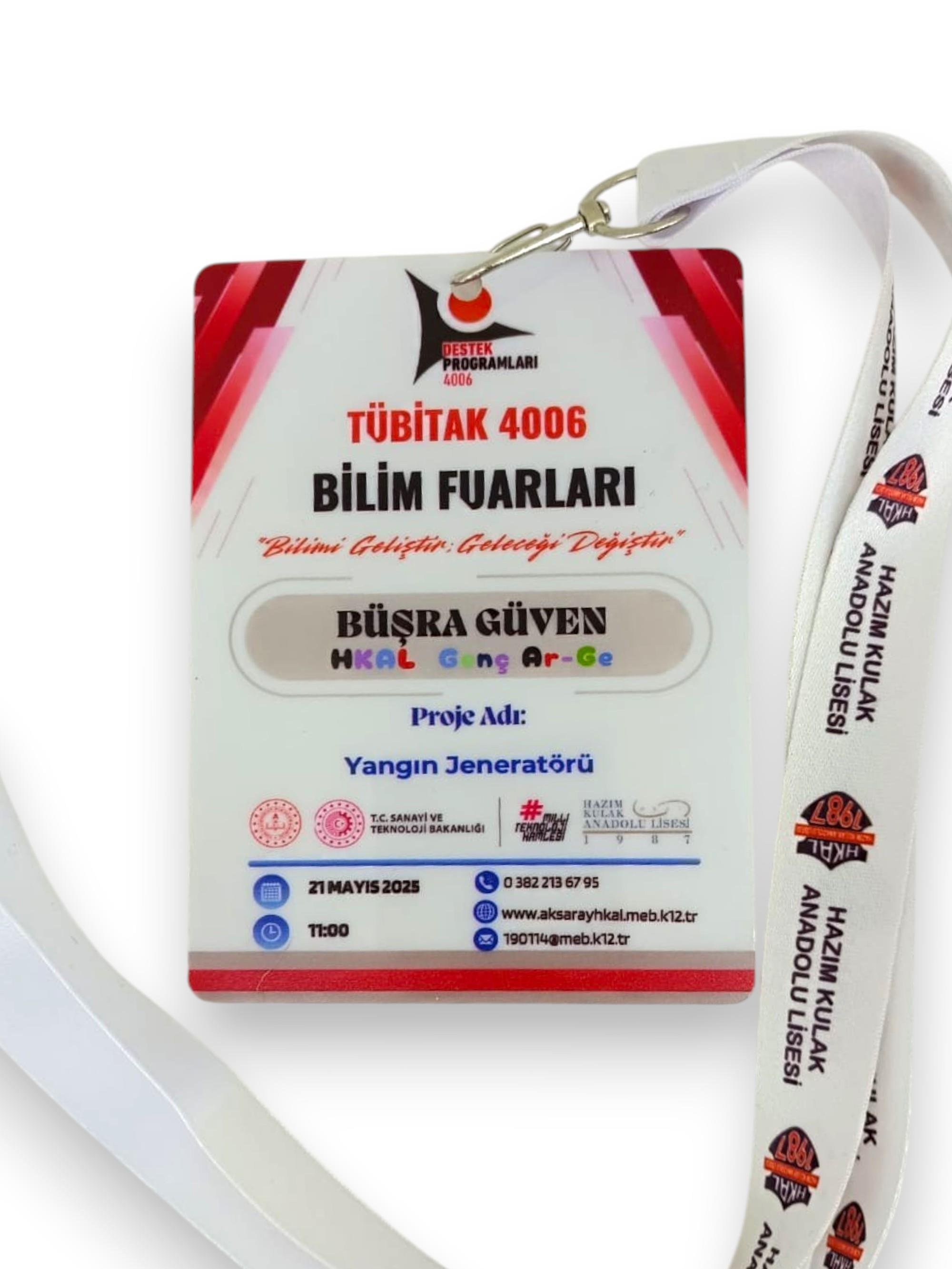 Okulekspres İpli UV Baskılı Öğretmen Yaka Kartı –Bilim Fuarı Yaka Kartı -  8x12 cm Şeffaf Pet-G Kart | Dayanıklı ve Profesyonel Görünümlü